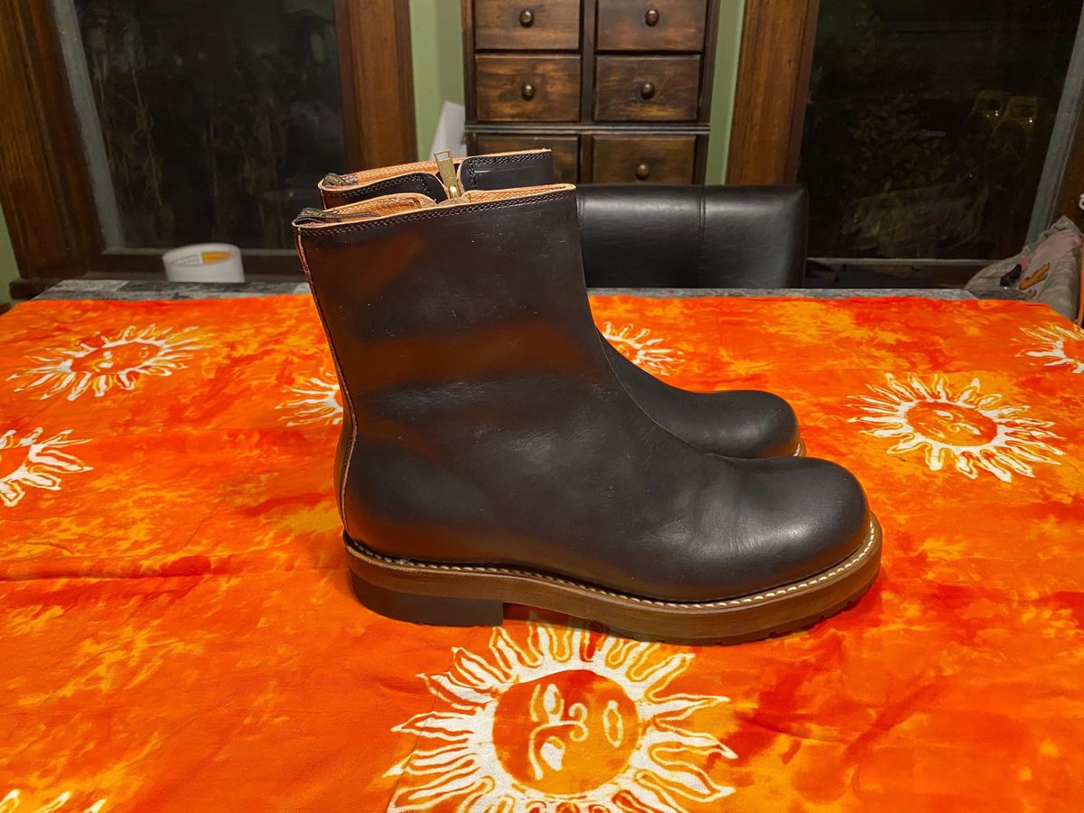 Photo by snipy on November 5, 2022 of the Rolling Dub Trio Casper Boot in Horween Black Teacore Chromexcel.