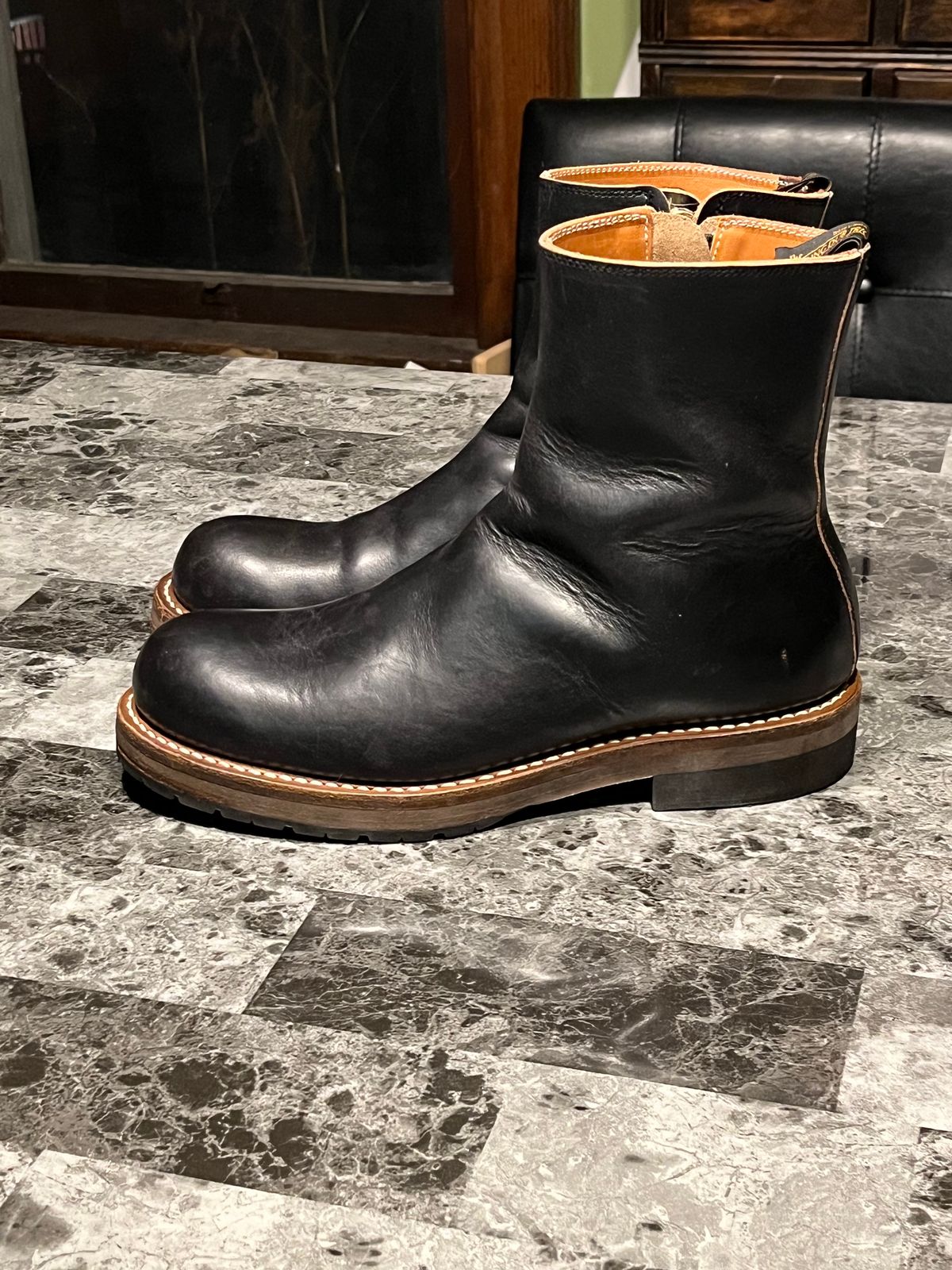 Photo by snipy on December 6, 2022 of the Rolling Dub Trio Casper Boot in Horween Black Teacore Chromexcel.