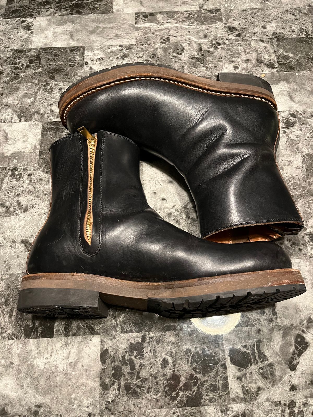 Photo by snipy on December 6, 2022 of the Rolling Dub Trio Casper Boot in Horween Black Teacore Chromexcel.