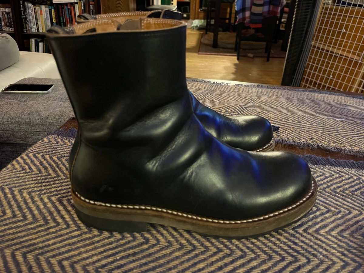 Photo by snipy on January 6, 2023 of the Rolling Dub Trio Casper Boot in Horween Black Teacore Chromexcel.