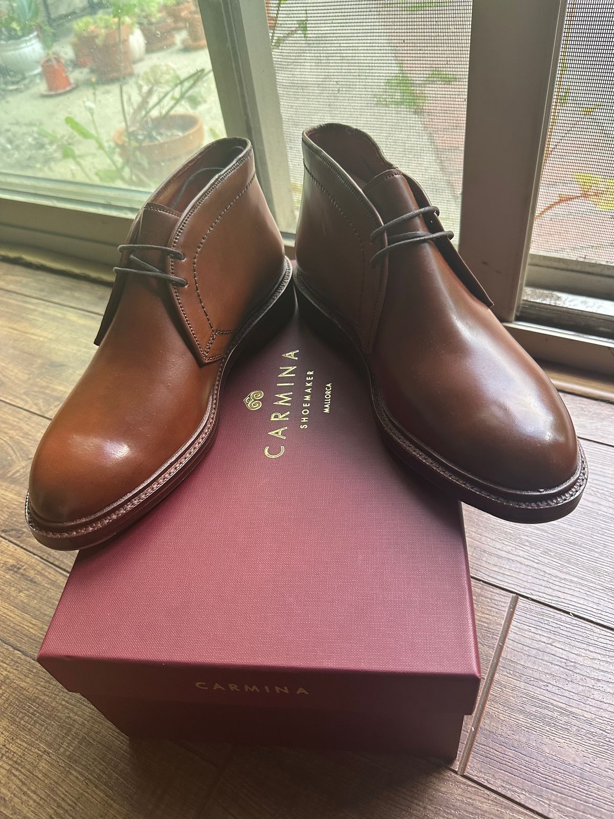 Photo by citylicker on May 1, 2023 of the Carmina Chukka Boots 708 in Horween Bourbon Shell Cordovan.