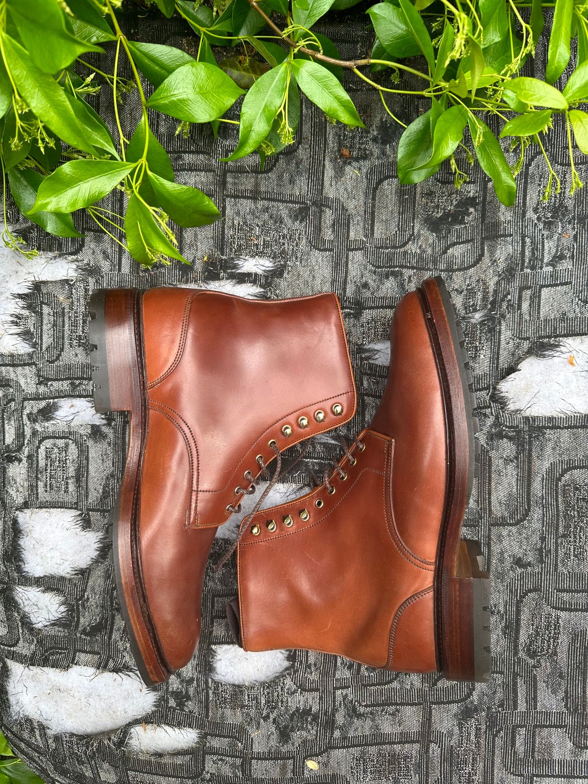 Photo by citylicker on May 5, 2023 of the Carmina Work Boots 80791 in Horween Amaretto Shell Cordovan.