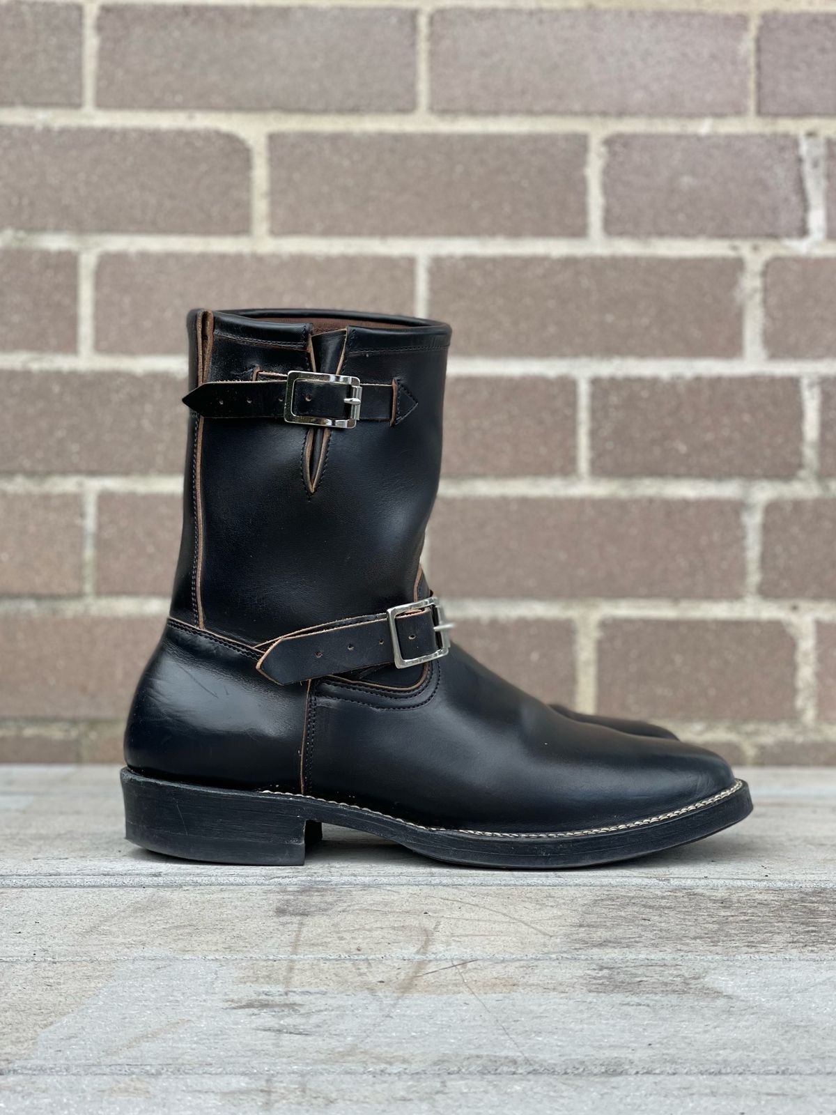 Photo by welts_and_wefts on December 3, 2022 of the Viberg Engineer in Maryam Black Teacore Horsebutt.