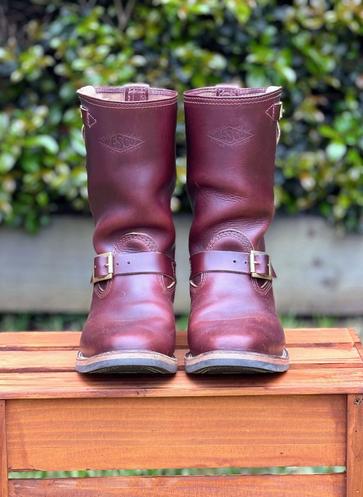 Photo by welts_and_wefts on November 2, 2024 of the Wesco Mister Lou in Horween Umber Chromexcel.