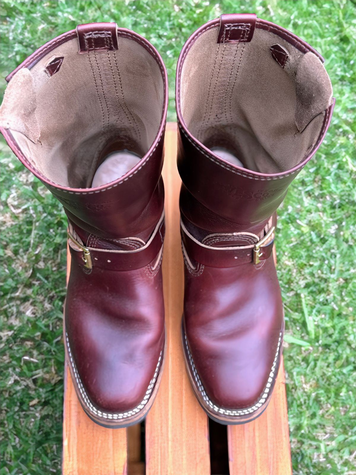 Photo by welts_and_wefts on November 2, 2024 of the Wesco Mister Lou in Horween Umber Chromexcel.