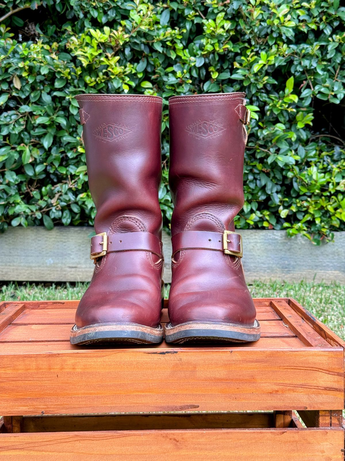 Photo by welts_and_wefts on January 1, 2025 of the Wesco Mister Lou in Horween Umber Chromexcel.