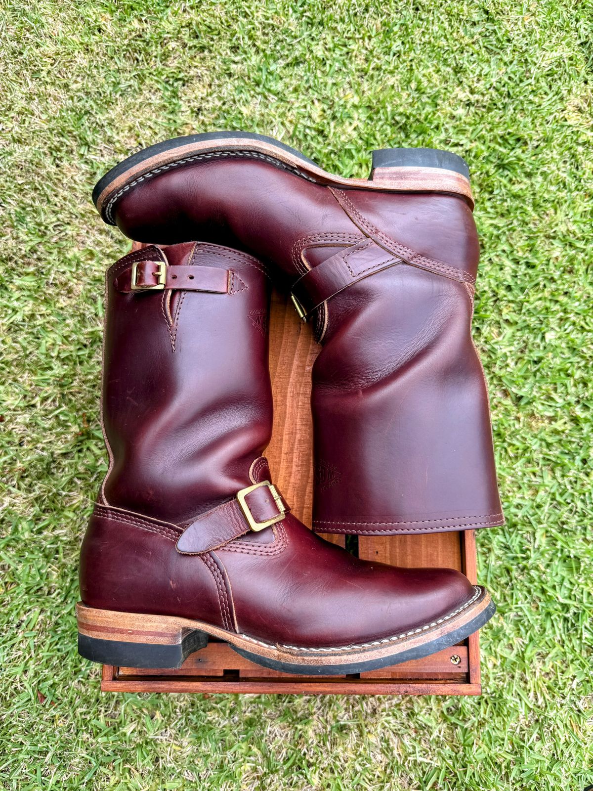 Photo by welts_and_wefts on January 1, 2025 of the Wesco Mister Lou in Horween Umber Chromexcel.