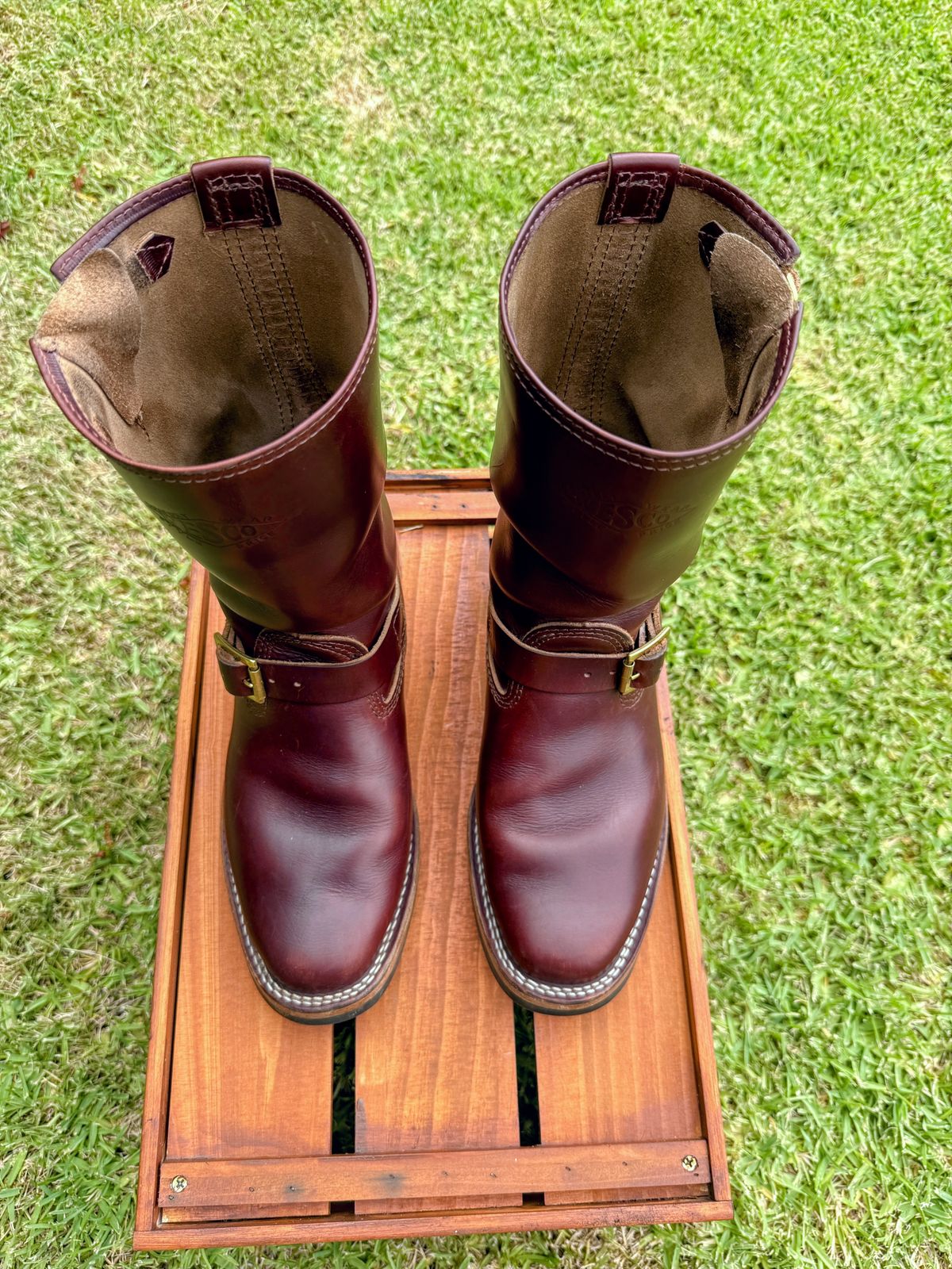 Photo by welts_and_wefts on January 1, 2025 of the Wesco Mister Lou in Horween Umber Chromexcel.