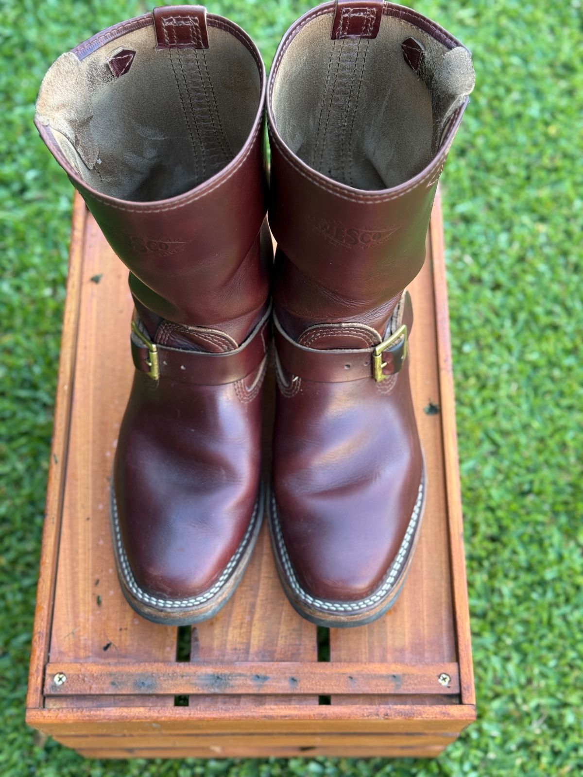 Photo by welts_and_wefts on February 1, 2025 of the Wesco Mister Lou in Horween Umber Chromexcel.