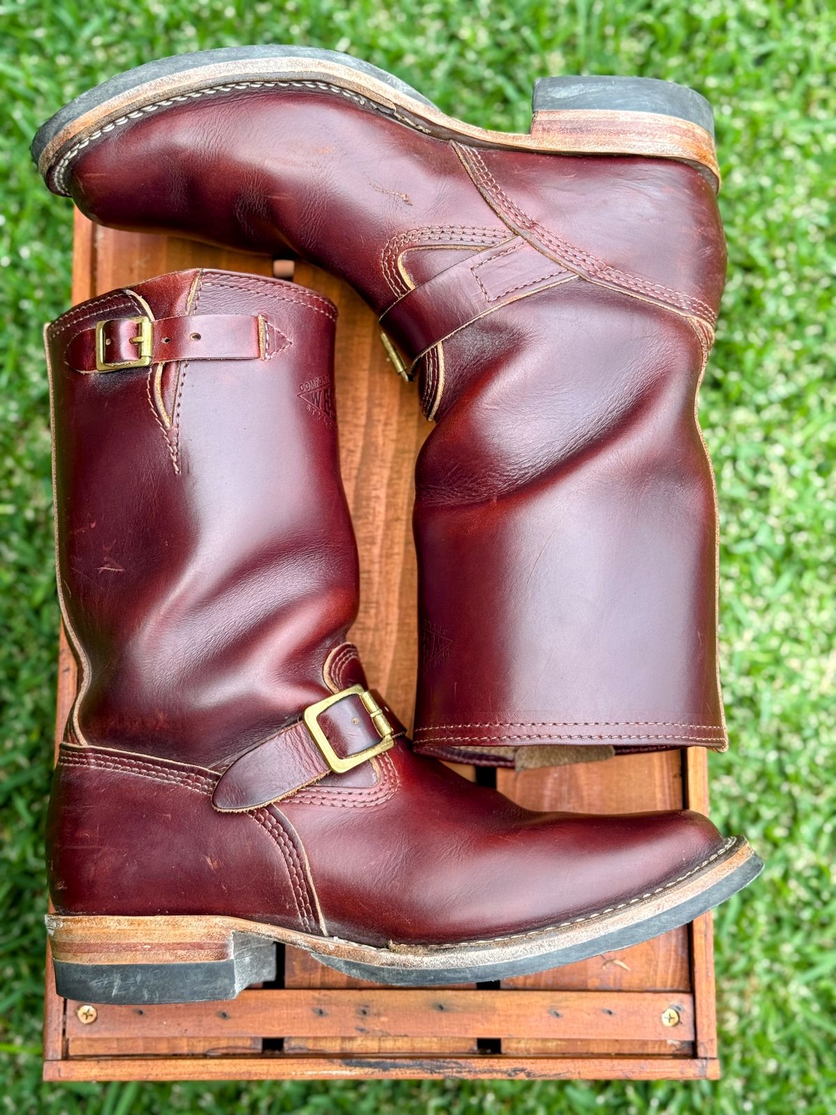 Photo by welts_and_wefts on March 2, 2025 of the Wesco Mister Lou in Horween Umber Chromexcel.