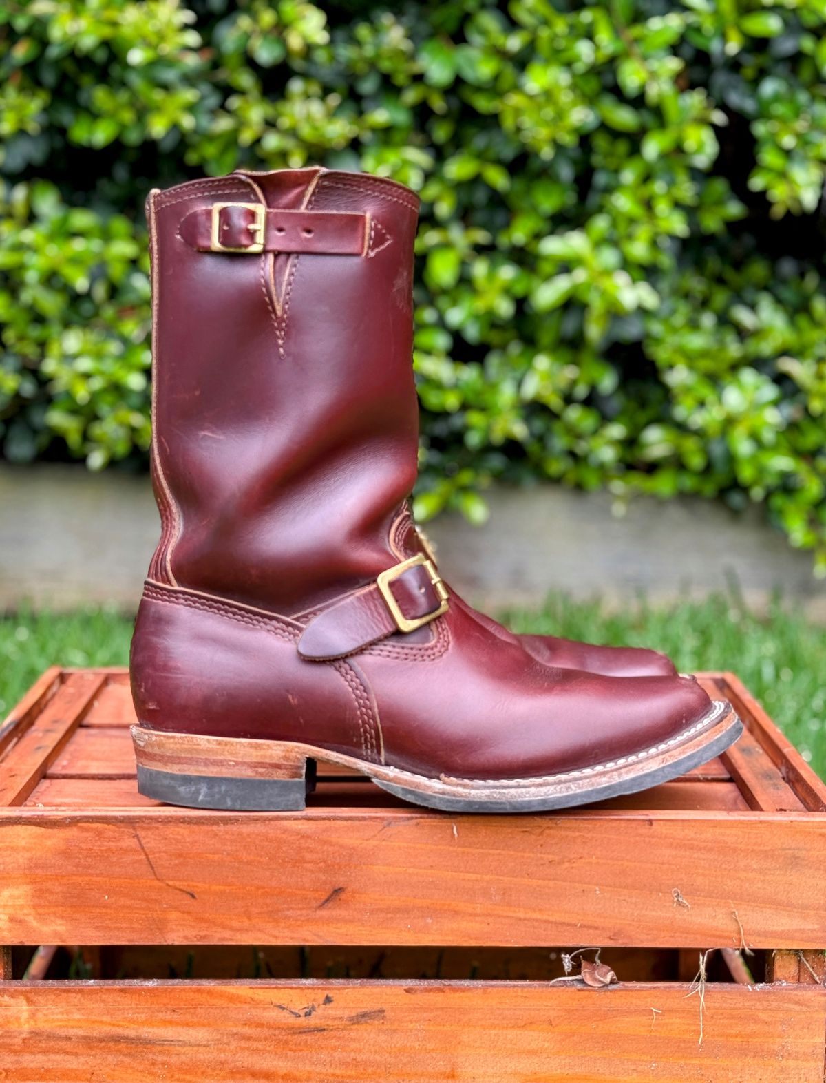 Photo by welts_and_wefts on March 2, 2025 of the Wesco Mister Lou in Horween Umber Chromexcel.