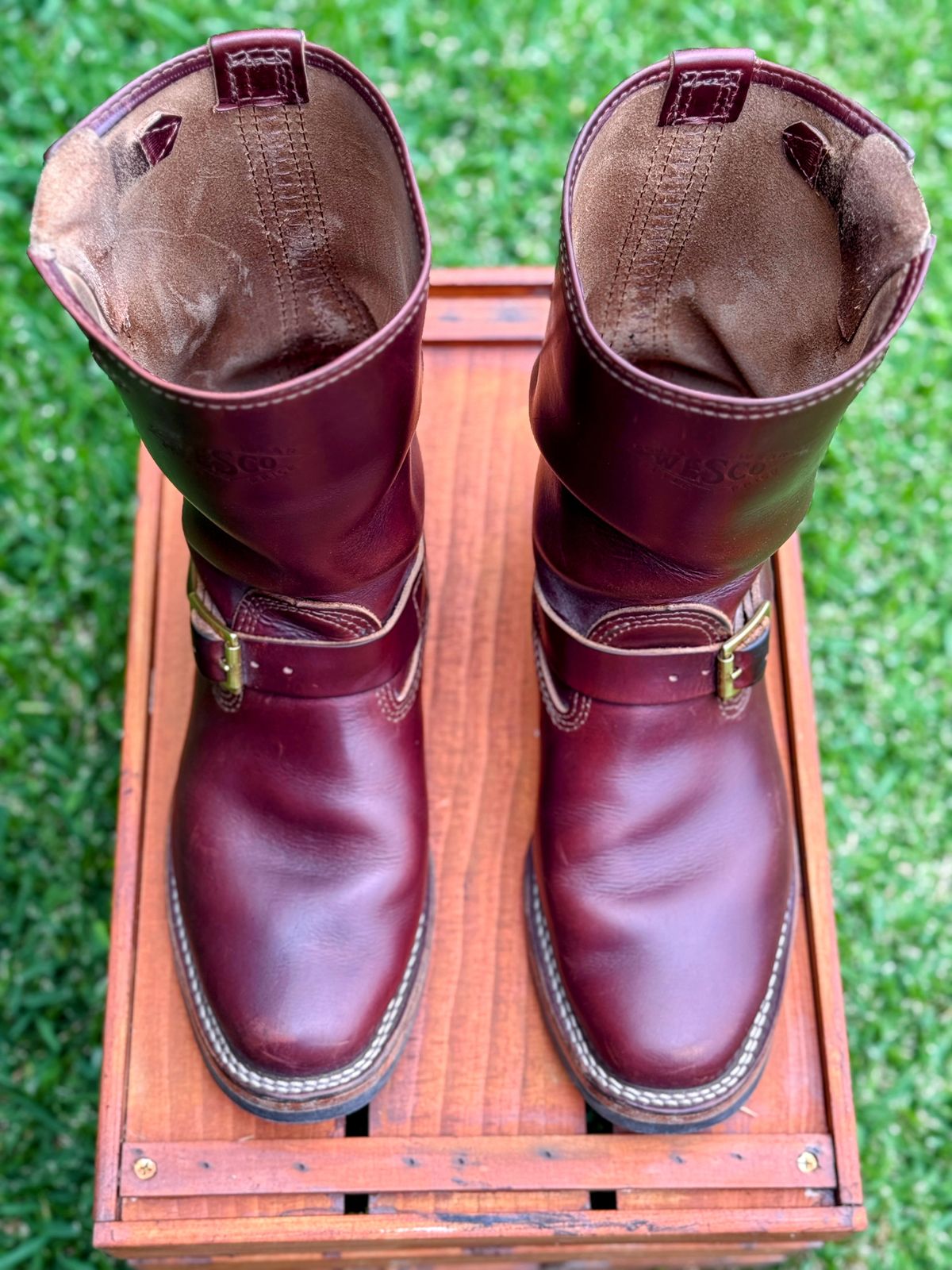 Photo by welts_and_wefts on March 2, 2025 of the Wesco Mister Lou in Horween Umber Chromexcel.