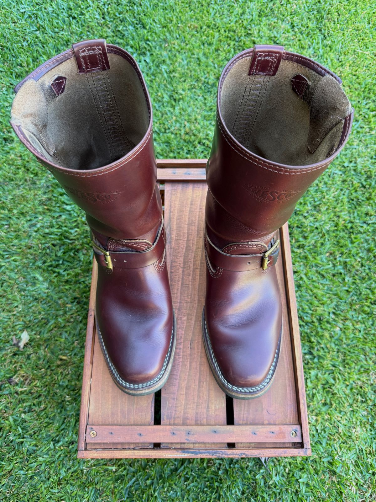 Photo by welts_and_wefts on April 5, 2025 of the Wesco Mister Lou in Horween Umber Chromexcel.