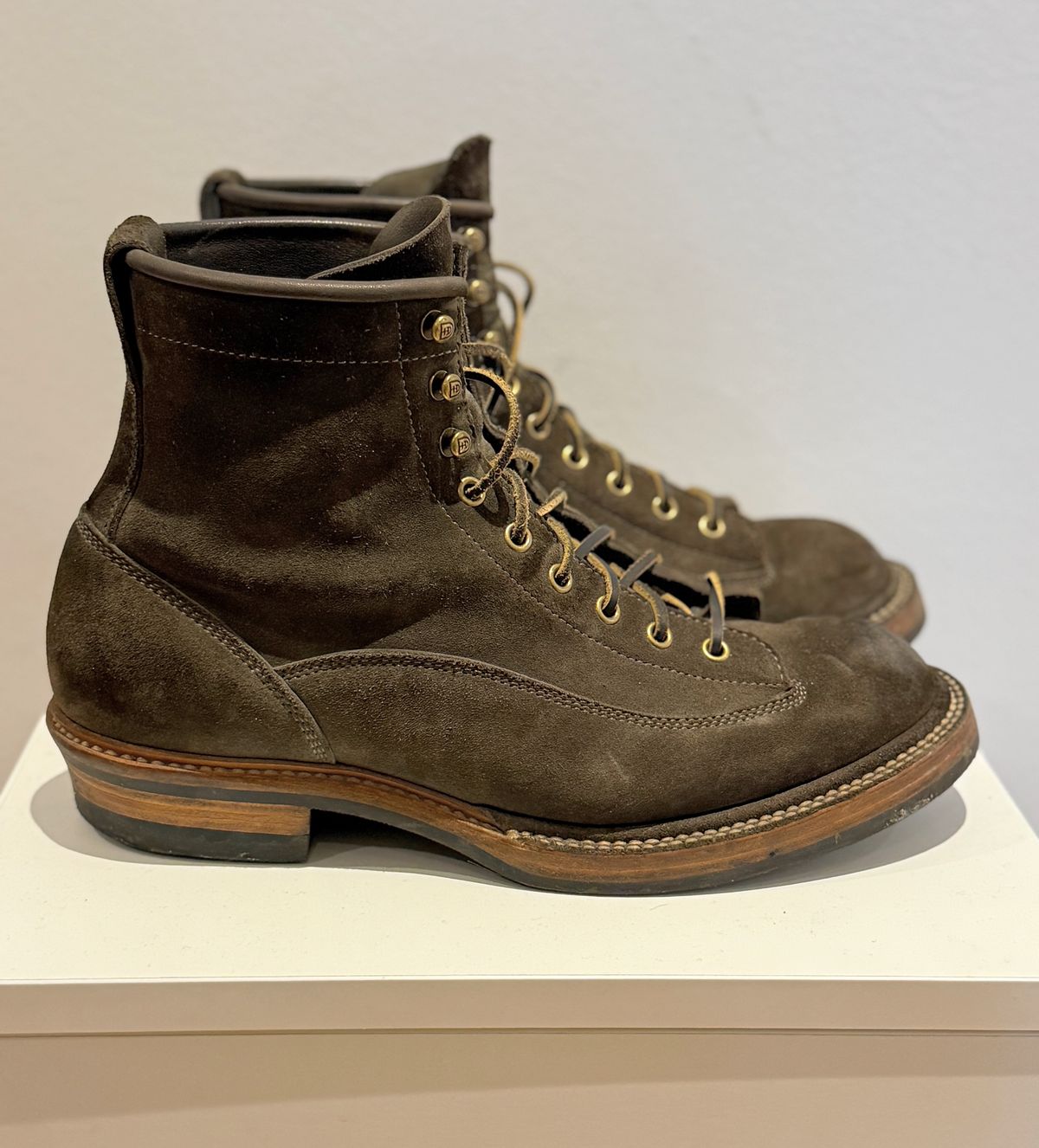 Photo by welts_and_wefts on January 1, 2026 of the Flame Panda Lace To Toe in Cf Stead Driftwood Suede.