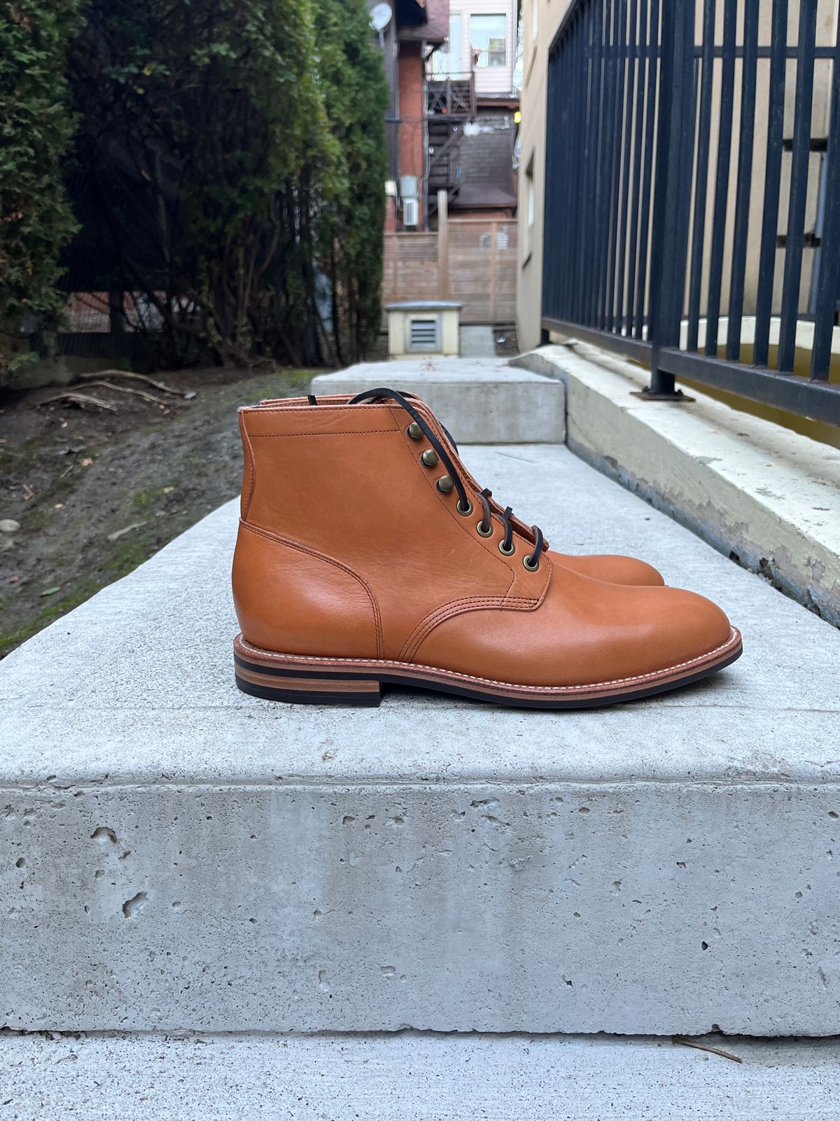 Photo by pasghetti_western on October 2, 2022 of the Grant Stone Diesel Boot in Horween English Tan Essex.