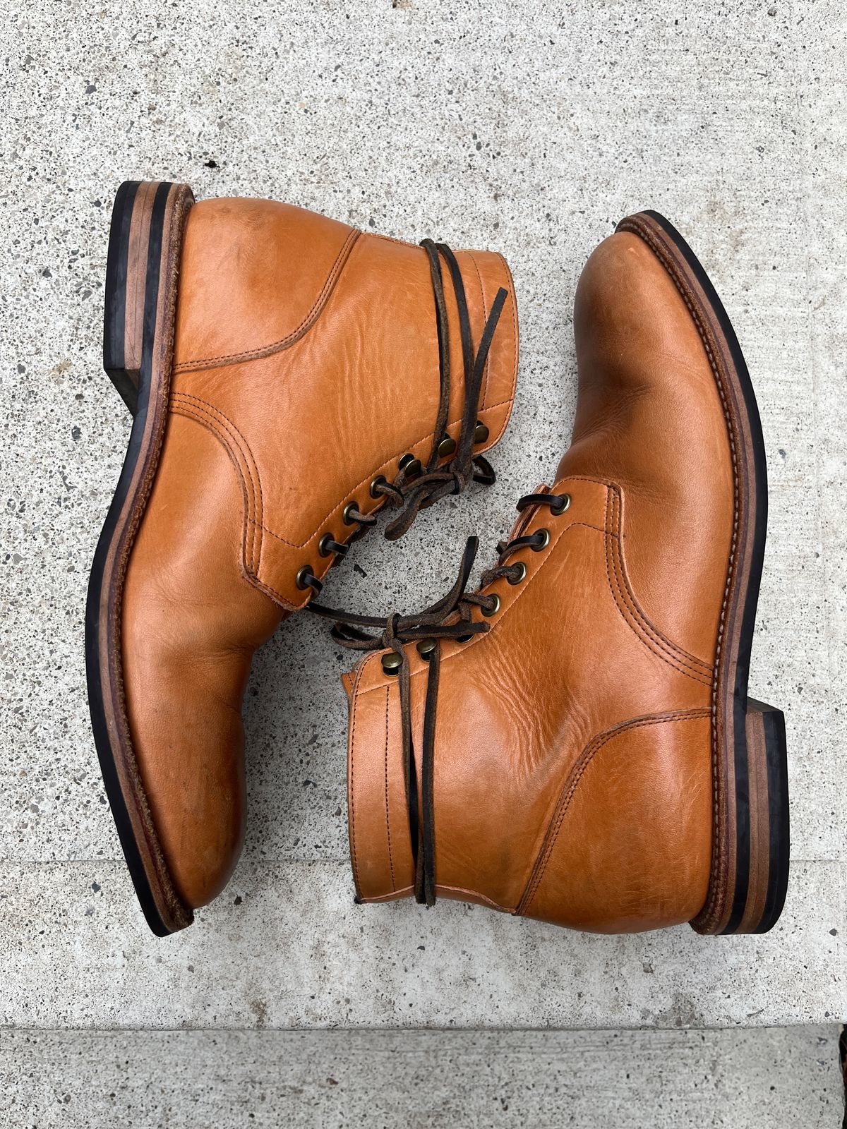 Photo by pasghetti_western on November 5, 2022 of the Grant Stone Diesel Boot in Horween English Tan Essex.