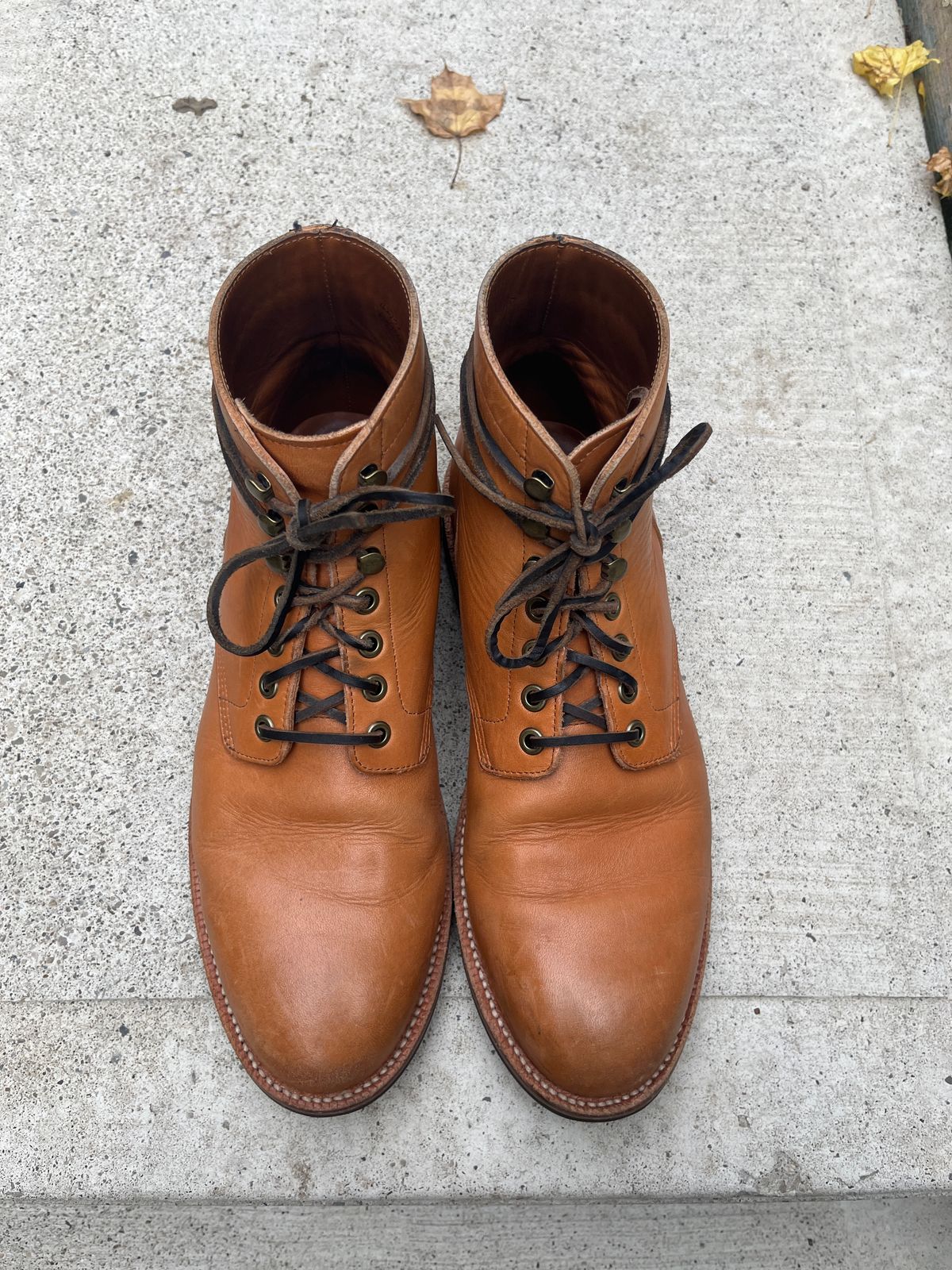 Photo by pasghetti_western on November 5, 2022 of the Grant Stone Diesel Boot in Horween English Tan Essex.