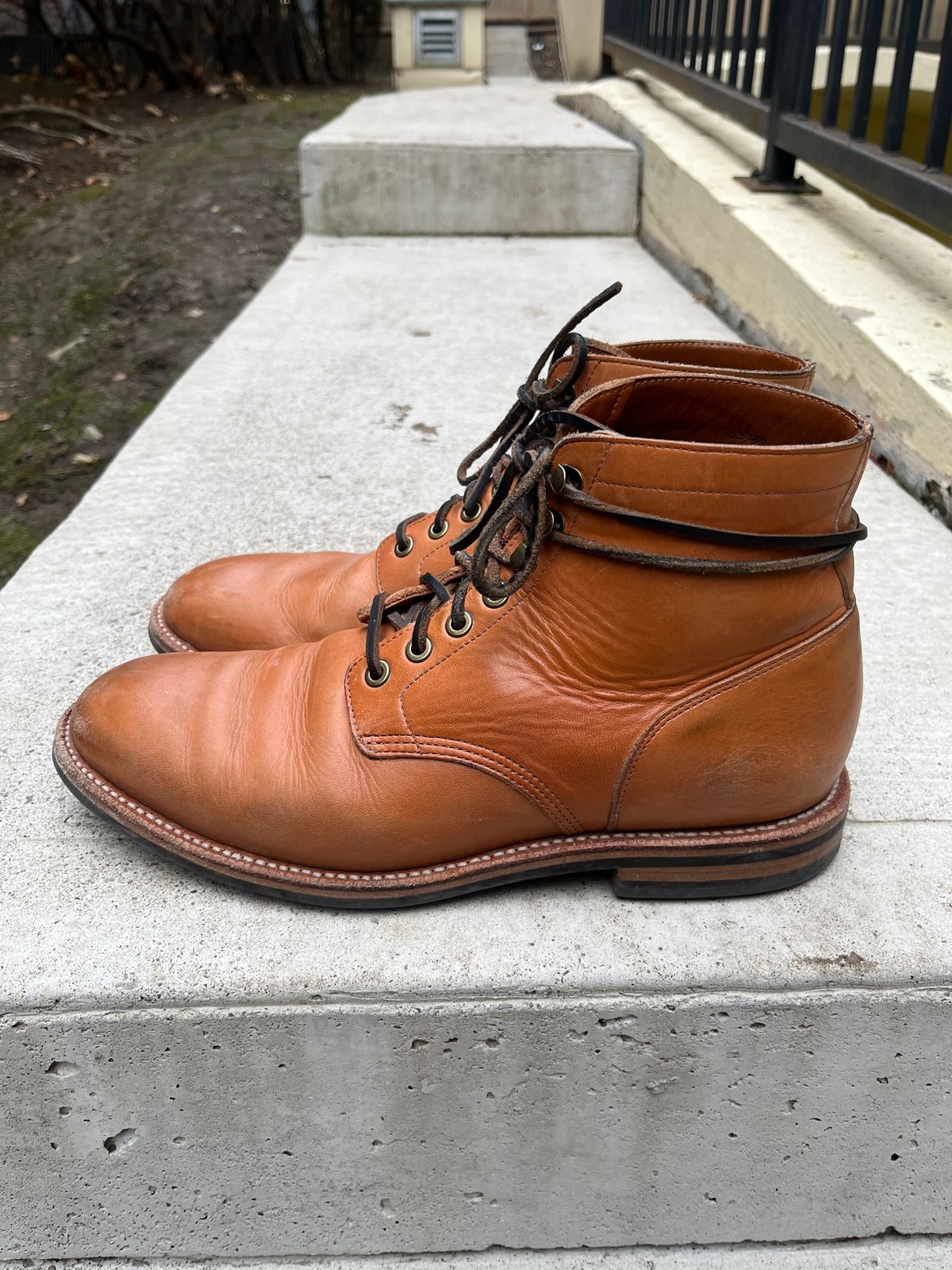 Photo by pasghetti_western on December 5, 2022 of the Grant Stone Diesel Boot in Horween English Tan Essex.
