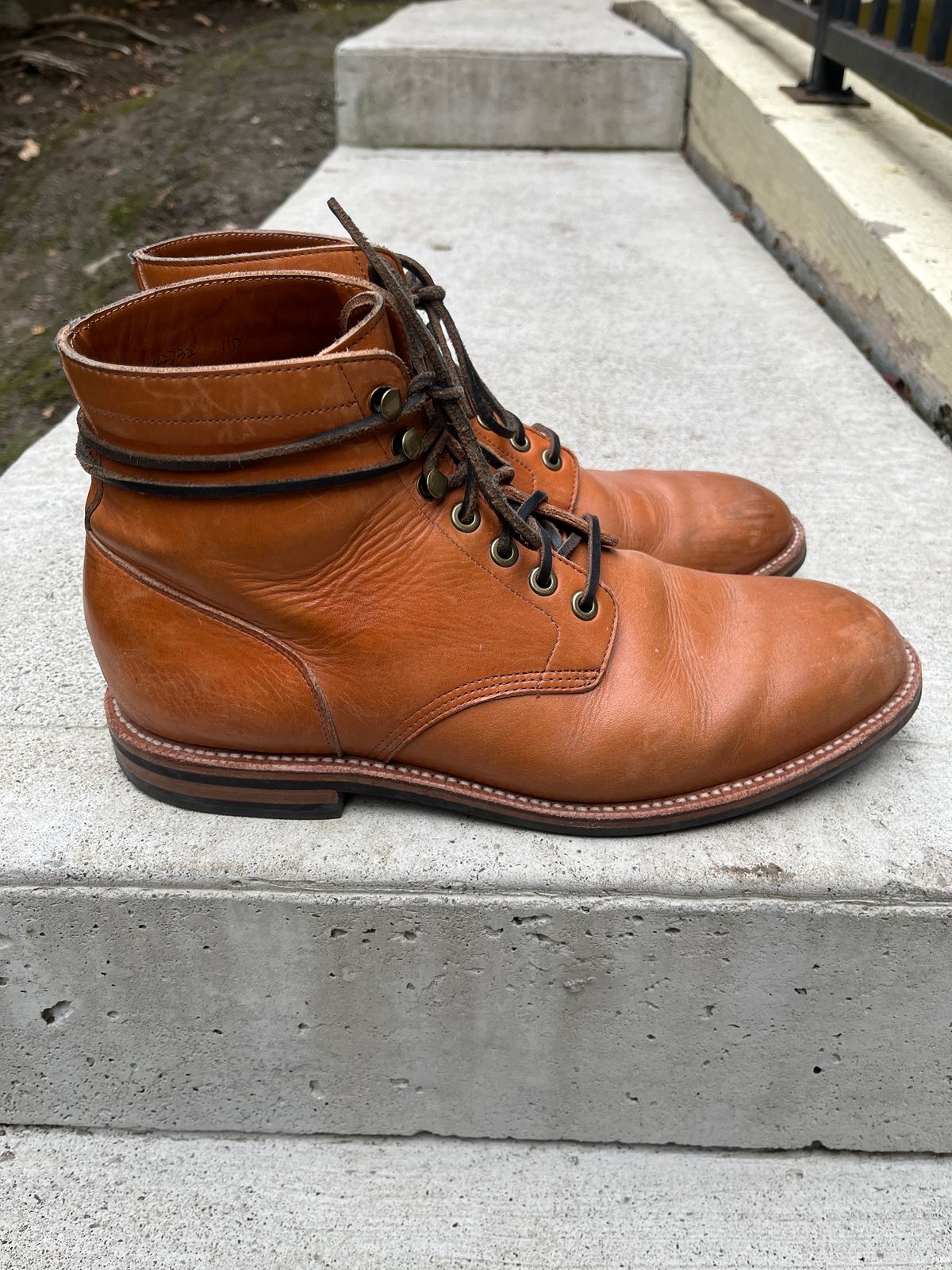 Photo by pasghetti_western on December 5, 2022 of the Grant Stone Diesel Boot in Horween English Tan Essex.