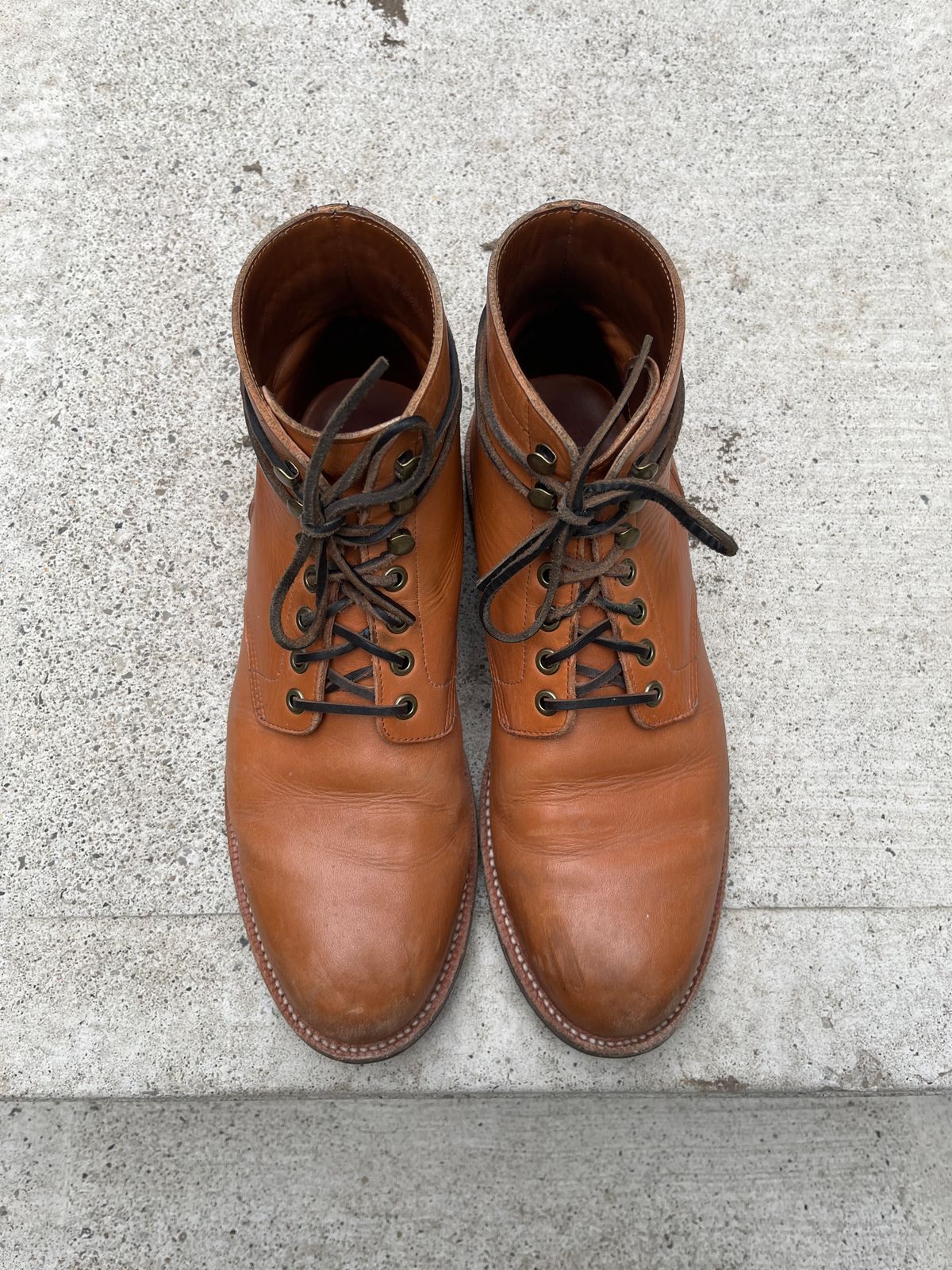 Photo by pasghetti_western on December 5, 2022 of the Grant Stone Diesel Boot in Horween English Tan Essex.