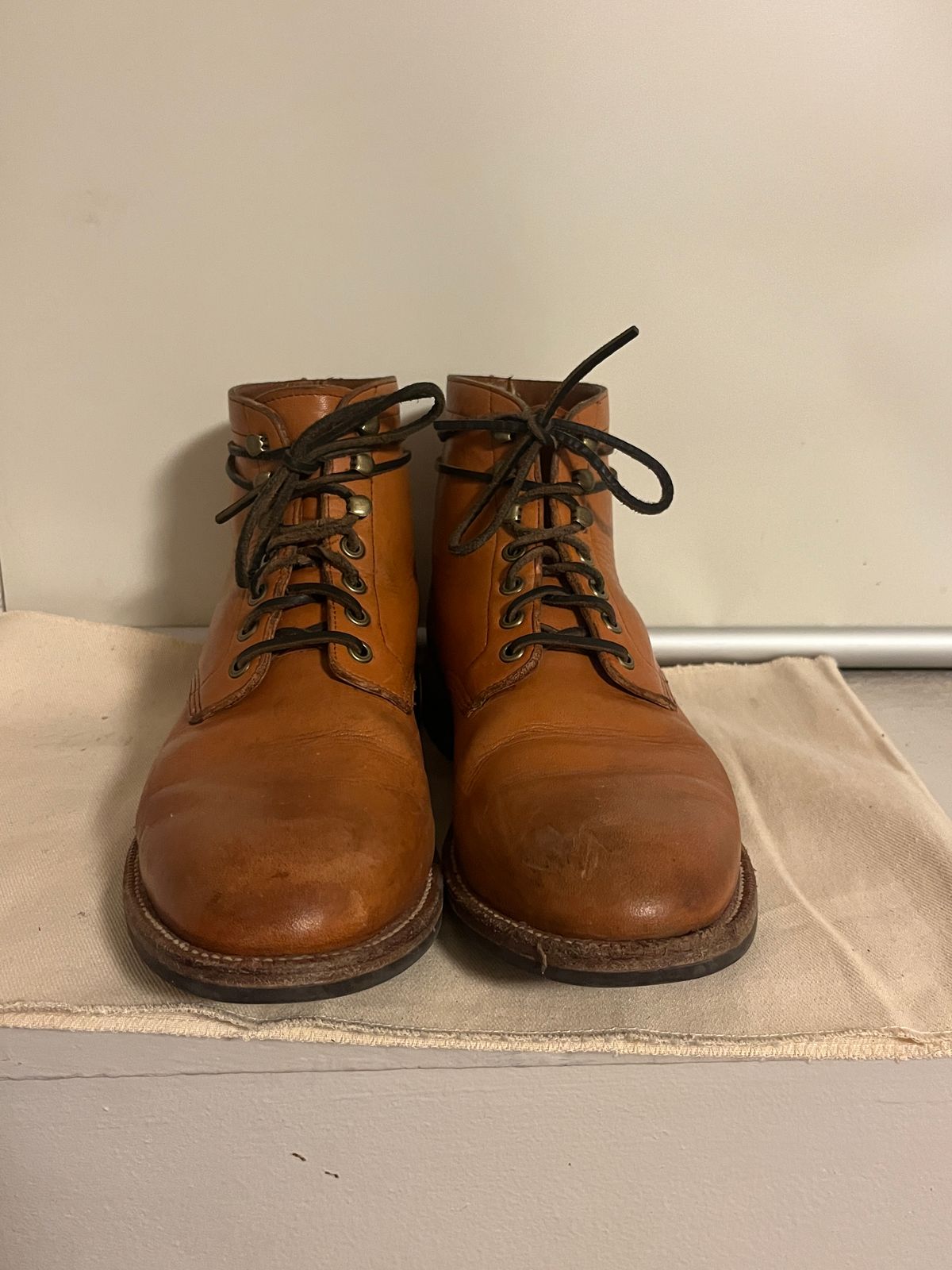 Photo by pasghetti_western on January 5, 2023 of the Grant Stone Diesel Boot in Horween English Tan Essex.
