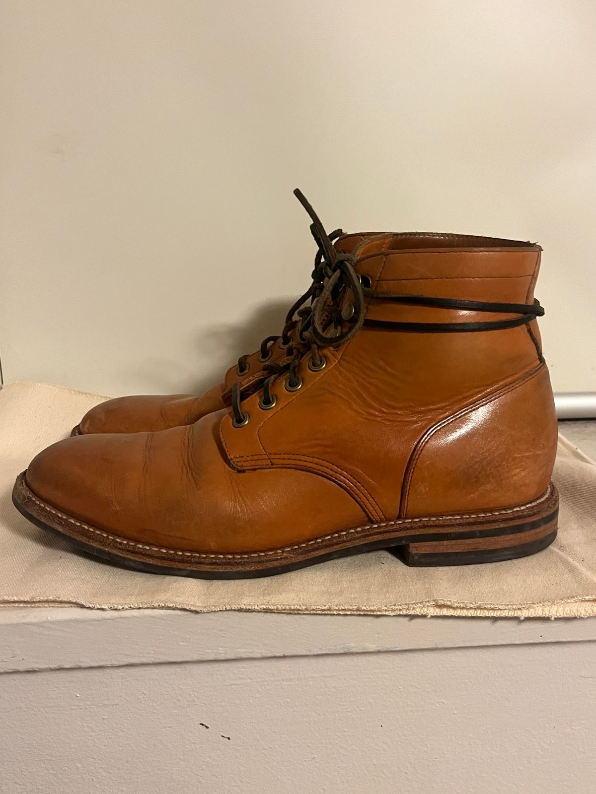 Photo by pasghetti_western on January 5, 2023 of the Grant Stone Diesel Boot in Horween English Tan Essex.