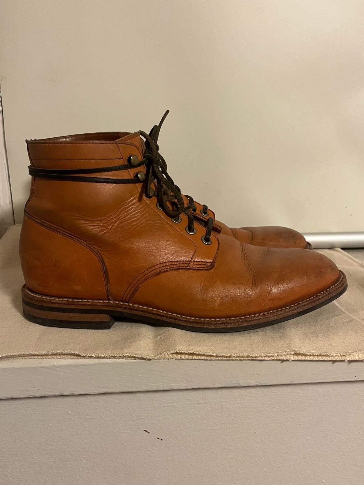 Photo by pasghetti_western on January 5, 2023 of the Grant Stone Diesel Boot in Horween English Tan Essex.