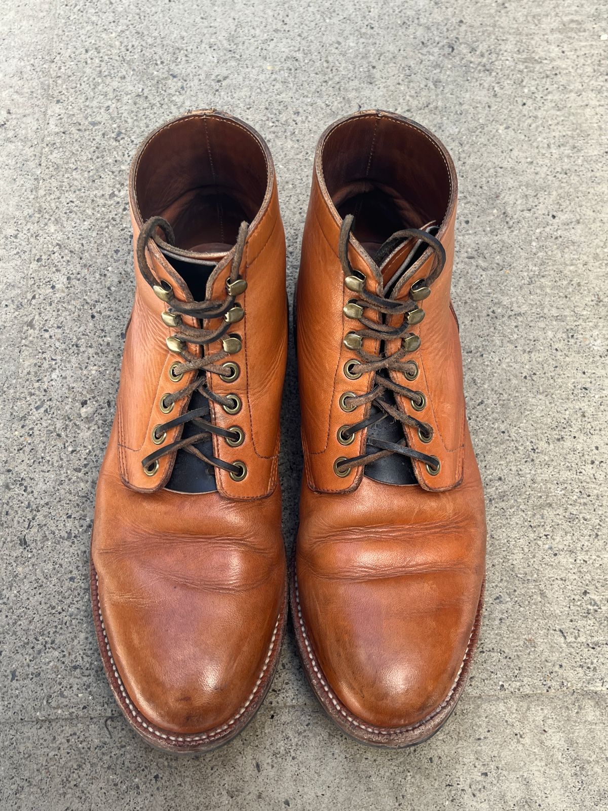 Photo by pasghetti_western on March 5, 2023 of the Grant Stone Diesel Boot in Horween English Tan Essex.