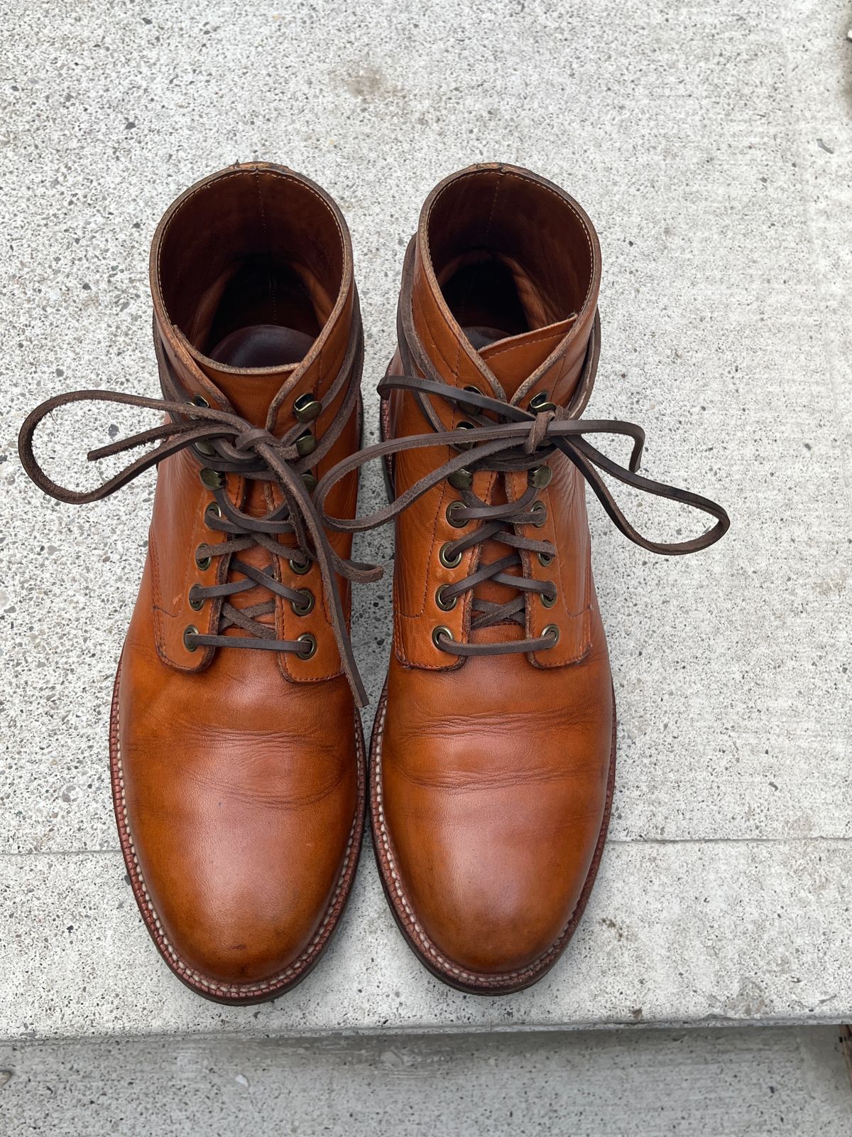 Photo by pasghetti_western on April 4, 2023 of the Grant Stone Diesel Boot in Horween English Tan Essex.