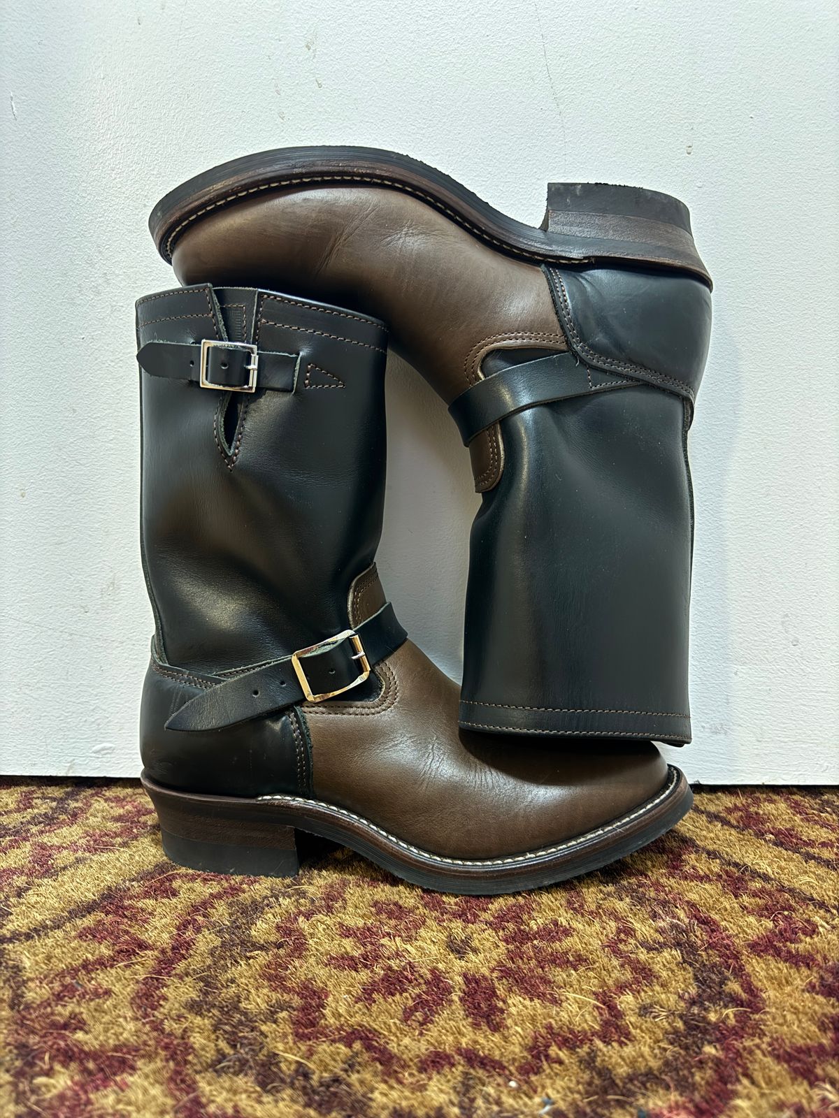 Photo by pasghetti_western on November 5, 2025 of the Keystone Shoe Co. Biker Boot in Unknown Horween Black x Unknown Horween Brown.
