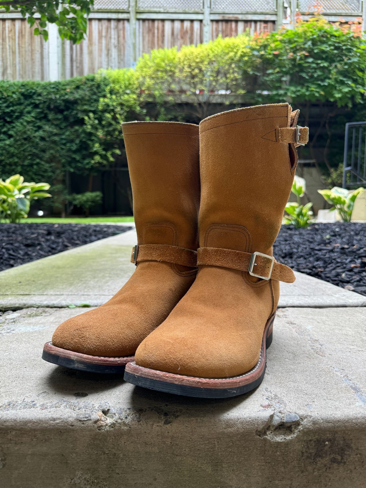 Photo by pasghetti_western on July 30, 2024 of the Keystone Shoe Co Biker Boots in Unknown Horween Rough Out.