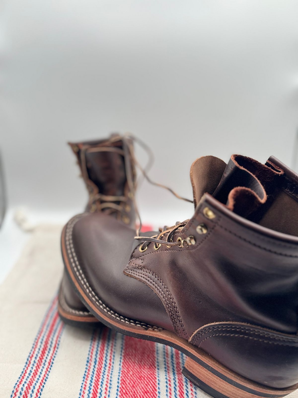 Photo by pasghetti_western on November 3, 2024 of the Nicks Robert in Horween Brown Chromexcel.