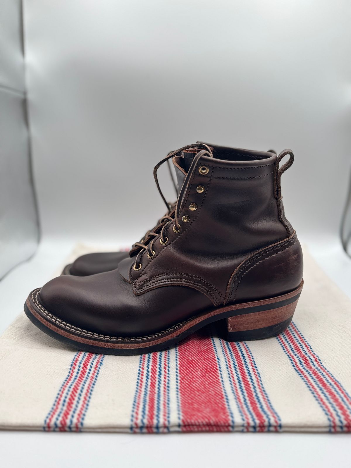 Photo by pasghetti_western on January 6, 2025 of the Nicks Robert in Horween Brown Chromexcel.