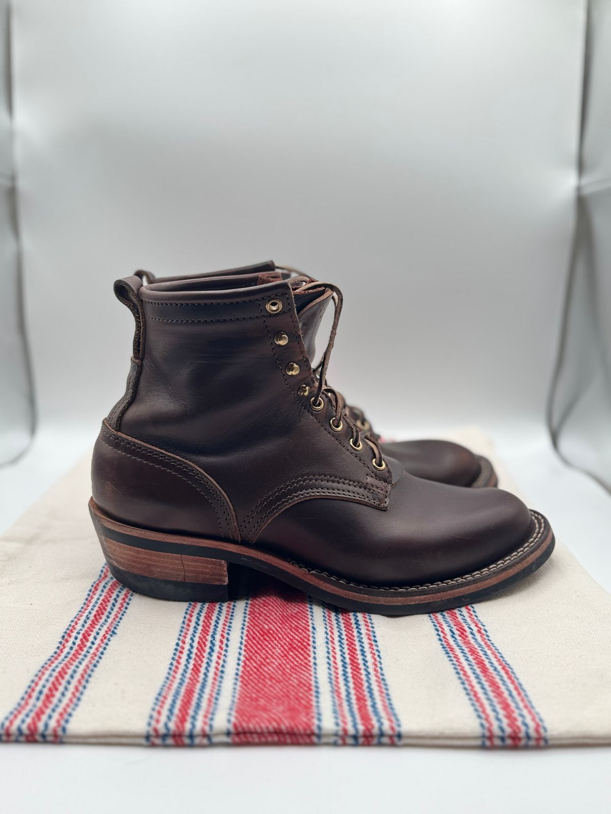 Photo by pasghetti_western on January 6, 2025 of the Nicks Robert in Horween Brown Chromexcel.