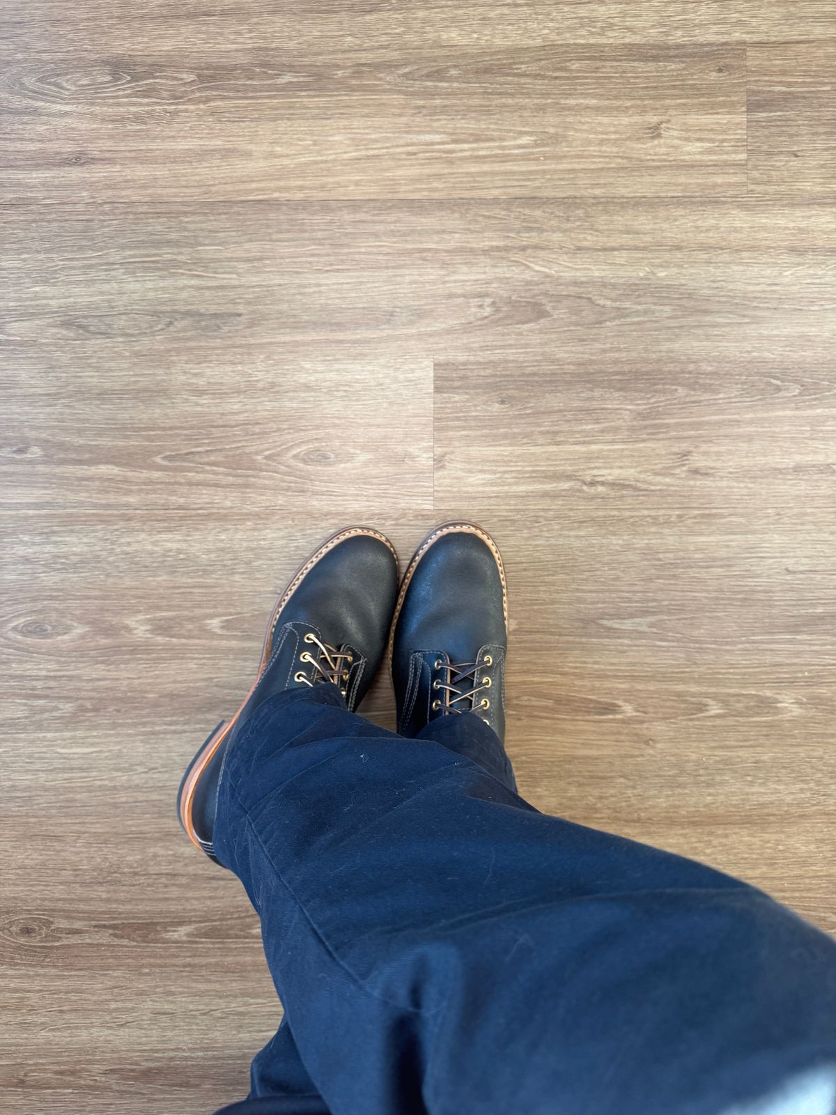 Photo by pasghetti_western on October 1, 2025 of the White's x Division Road 7” Semi-Dress in Horween Black Waxed Flesh.