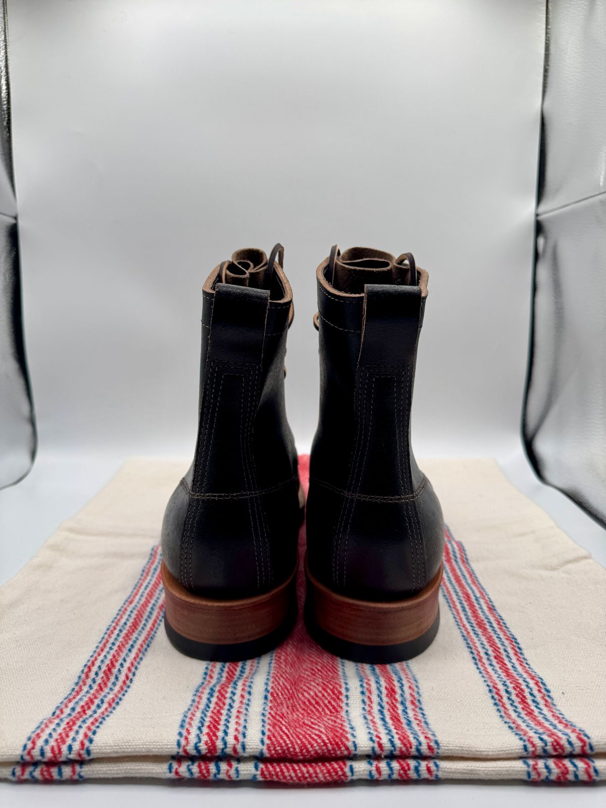 Photo by pasghetti_western on October 1, 2025 of the White's x Division Road 7” Semi-Dress in Horween Black Waxed Flesh.