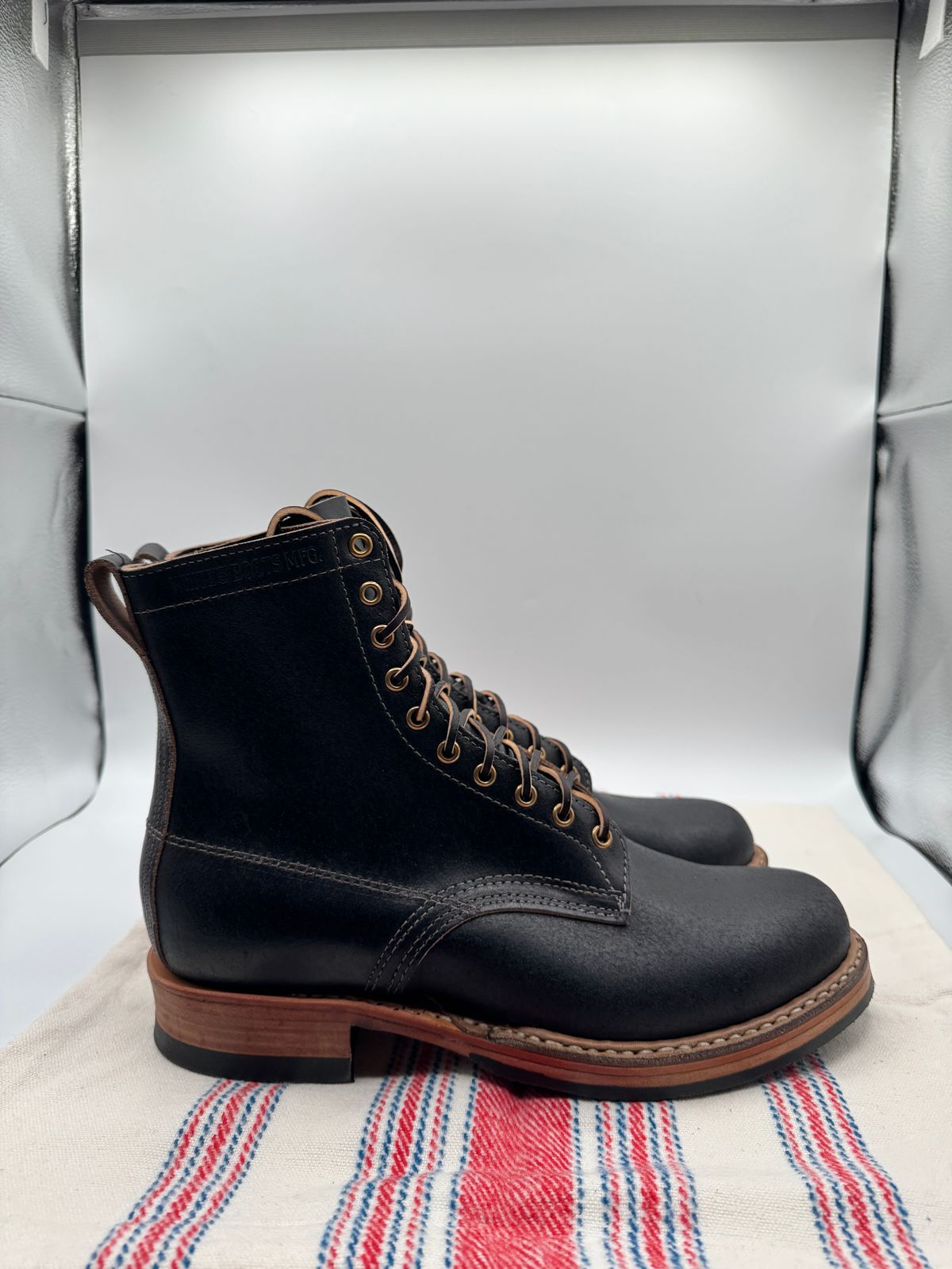 Photo by pasghetti_western on October 1, 2025 of the White's x Division Road 7” Semi-Dress in Horween Black Waxed Flesh.