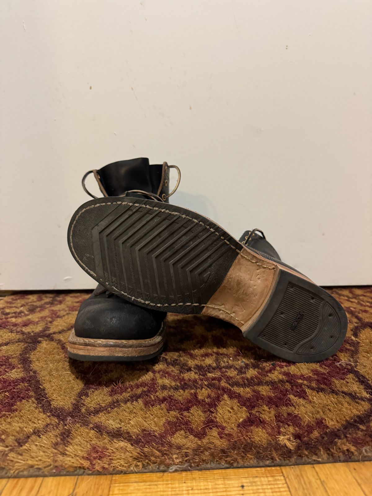 Photo by pasghetti_western on November 5, 2025 of the White's x Division Road 7” Semi-Dress in Horween Black Waxed Flesh.