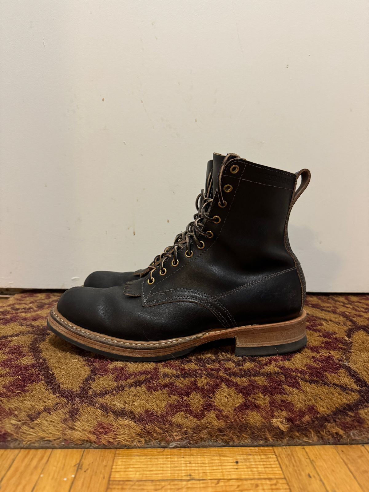 Photo by pasghetti_western on November 5, 2025 of the White's x Division Road 7” Semi-Dress in Horween Black Waxed Flesh.