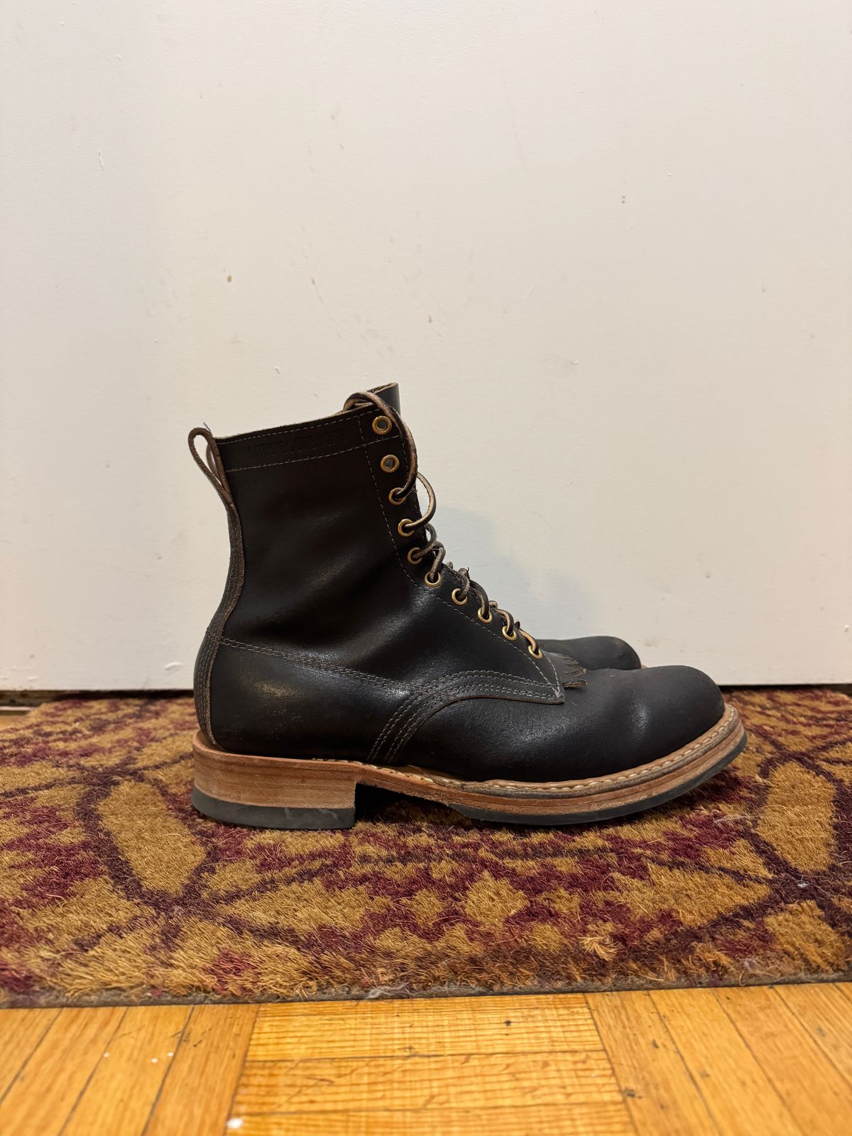 Photo by pasghetti_western on November 5, 2025 of the White's x Division Road 7” Semi-Dress in Horween Black Waxed Flesh.