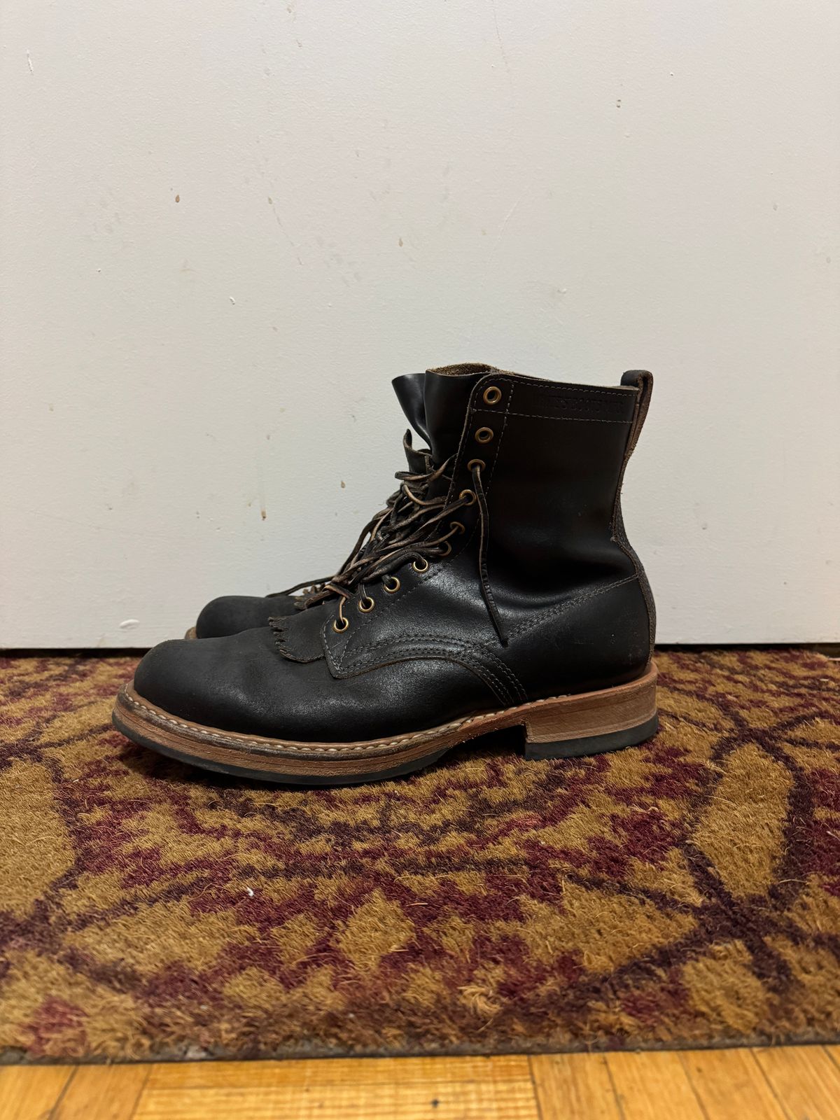 Photo by pasghetti_western on January 5, 2026 of the White's x Division Road 7” Semi-Dress in Horween Black Waxed Flesh.