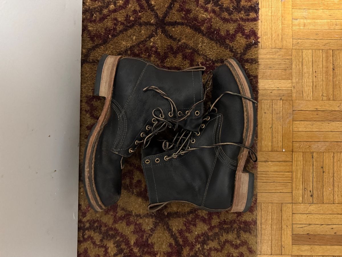 Photo by pasghetti_western on January 5, 2026 of the White's x Division Road 7” Semi-Dress in Horween Black Waxed Flesh.