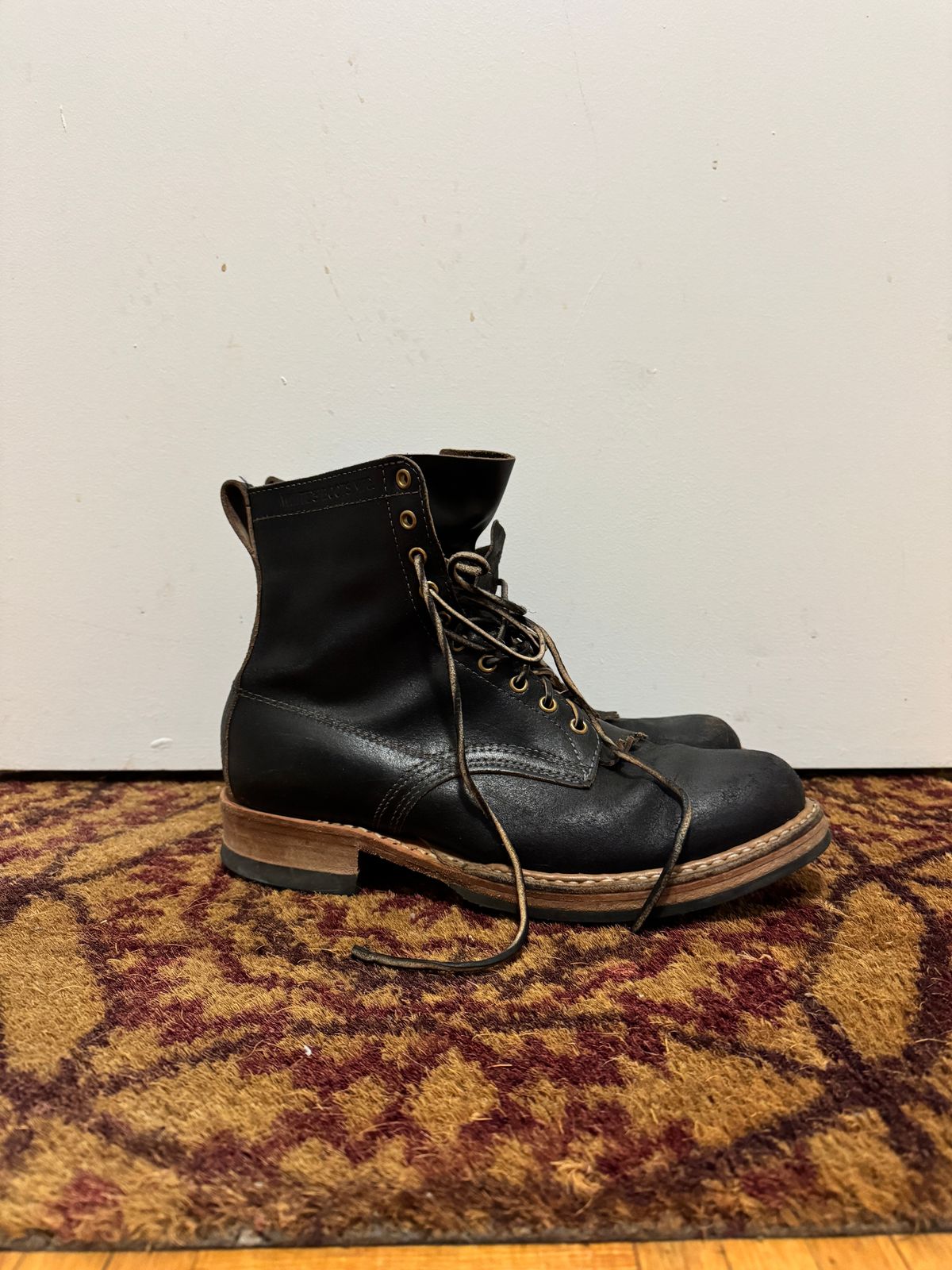 Photo by pasghetti_western on January 5, 2026 of the White's x Division Road 7” Semi-Dress in Horween Black Waxed Flesh.