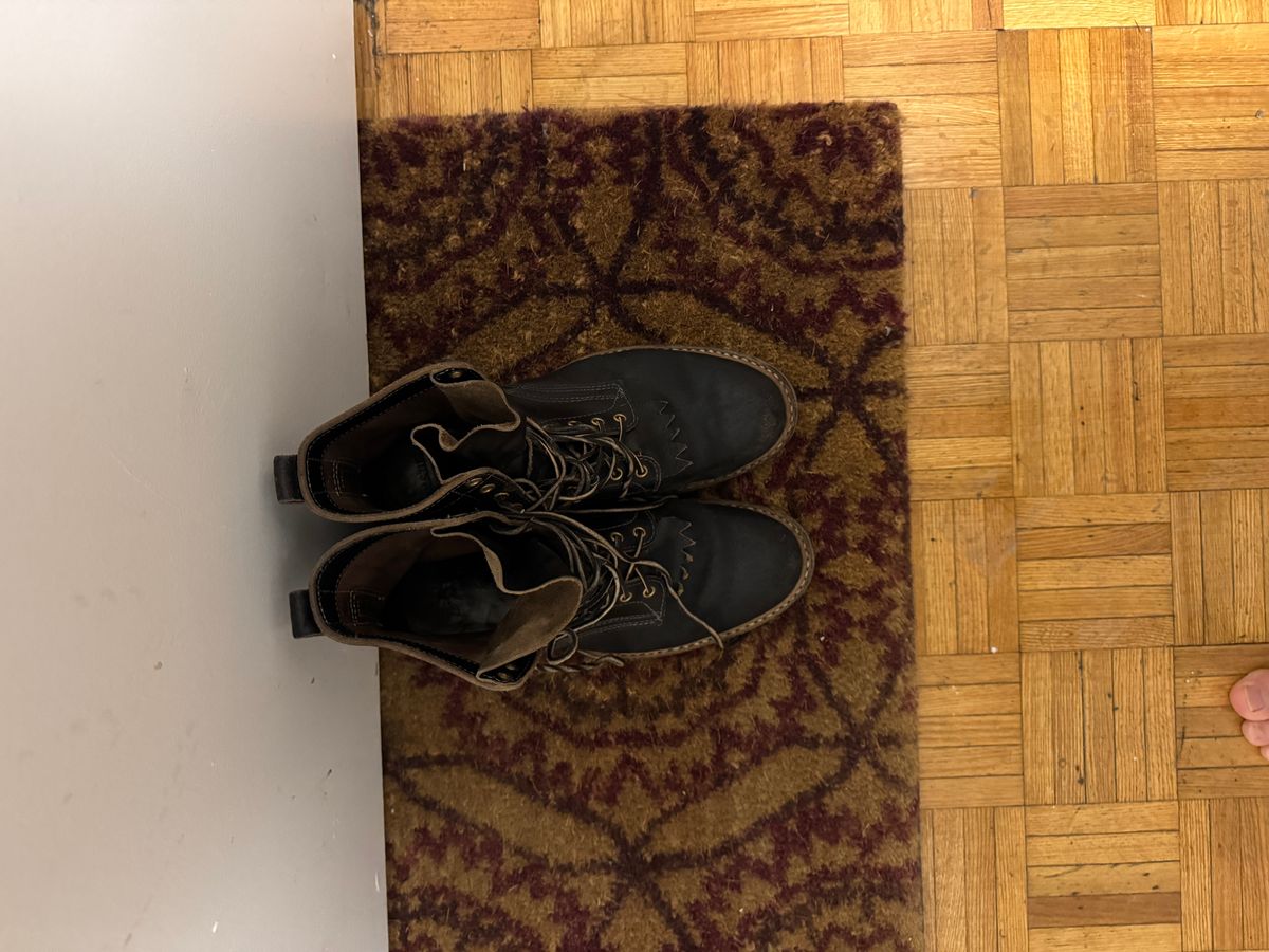 Photo by pasghetti_western on January 5, 2026 of the White's x Division Road 7” Semi-Dress in Horween Black Waxed Flesh.