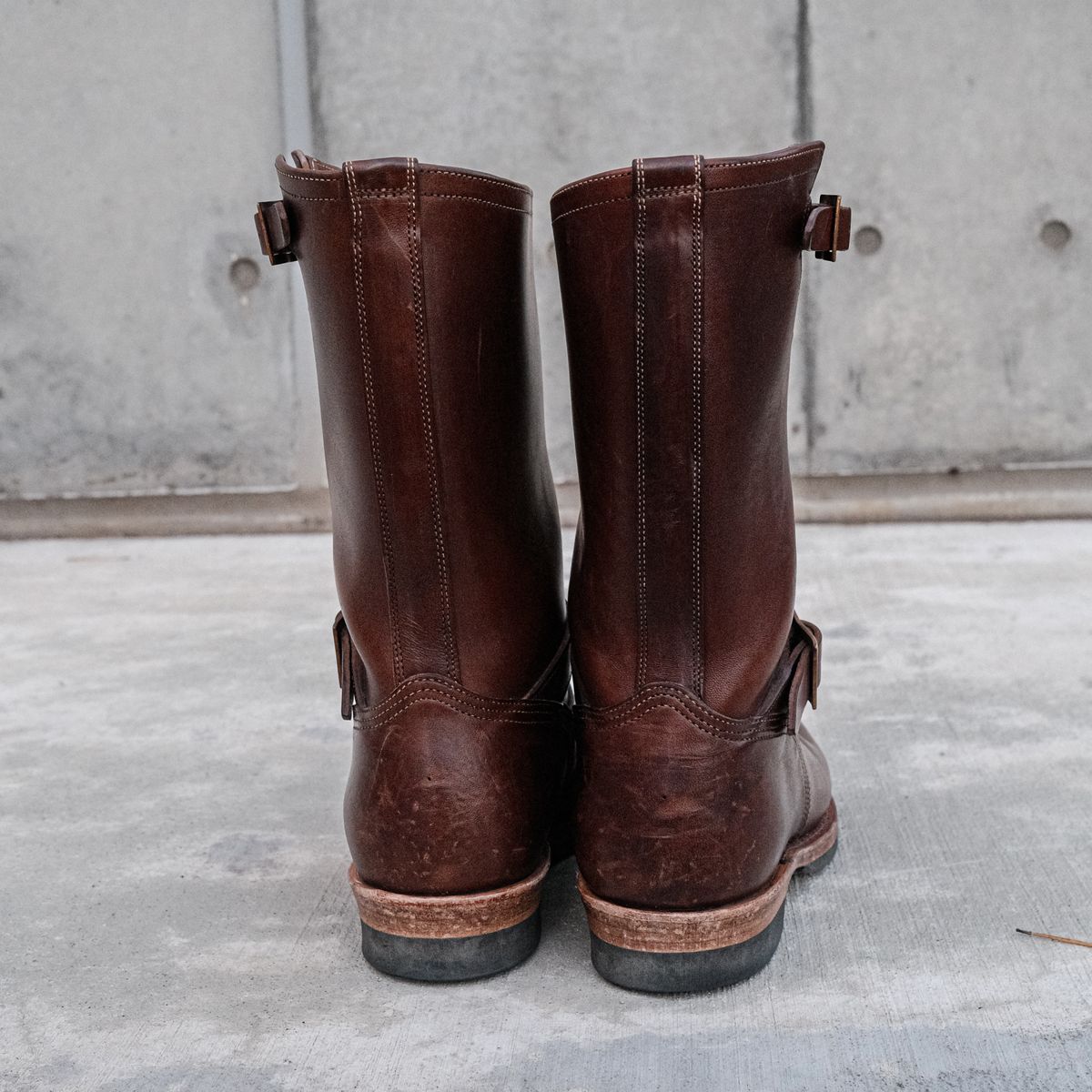 Photo by yokohama_menswear on November 3, 2023 of the Motor Engineer Boots in Antique Brown Italian Horsebutt.