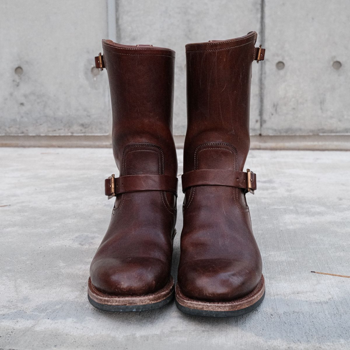 Photo by yokohama_menswear on November 3, 2023 of the Motor Engineer Boots in Antique Brown Italian Horsebutt.