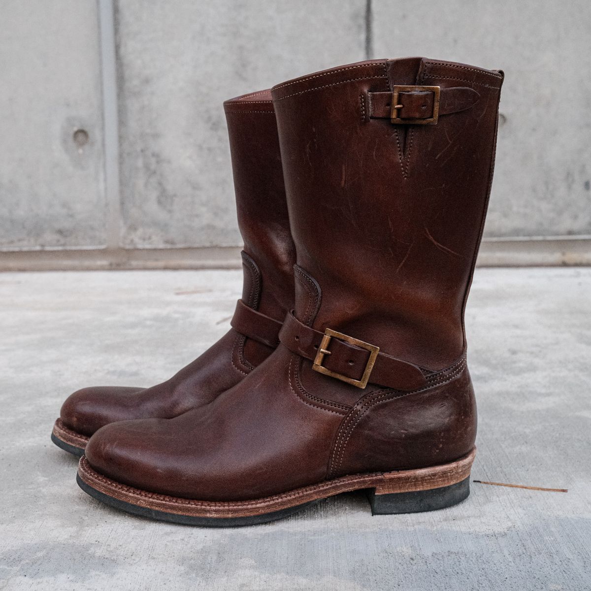 Photo by yokohama_menswear on November 3, 2023 of the Motor Engineer Boots in Antique Brown Italian Horsebutt.