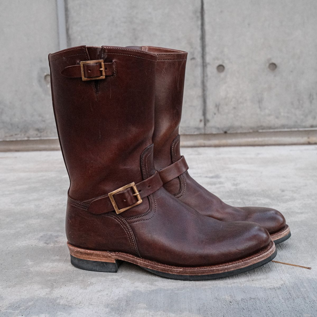 Photo by yokohama_menswear on November 3, 2023 of the Motor Engineer Boots in Antique Brown Italian Horsebutt.