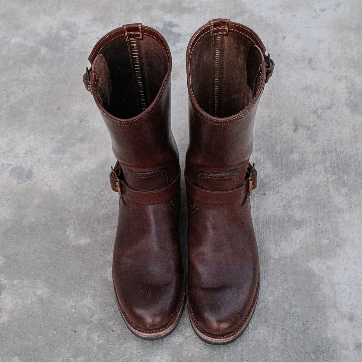 Photo by yokohama_menswear on November 3, 2023 of the Motor Engineer Boots in Antique Brown Italian Horsebutt.