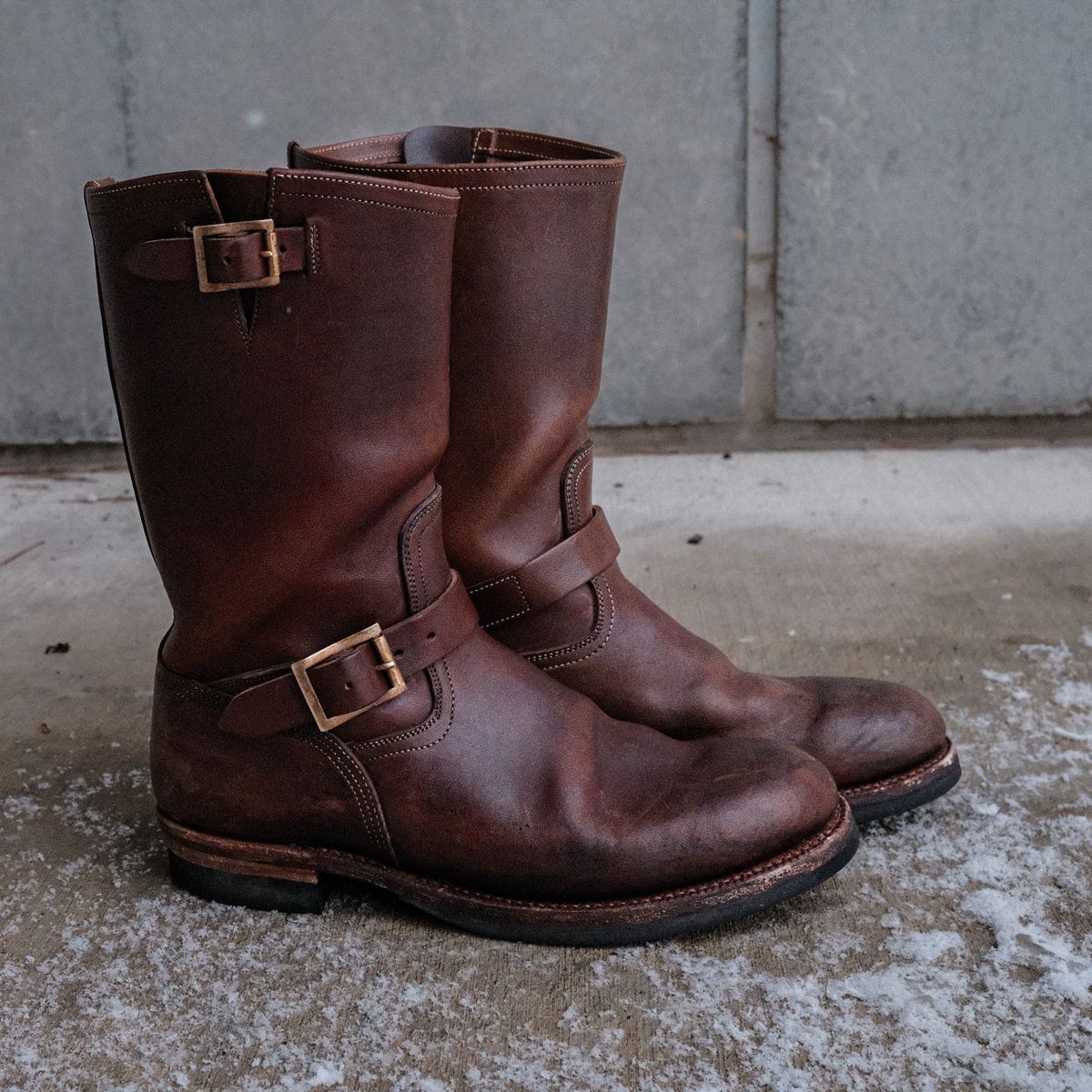 Photo by yokohama_menswear on December 2, 2023 of the Motor Engineer Boots in Antique Brown Italian Horsebutt.